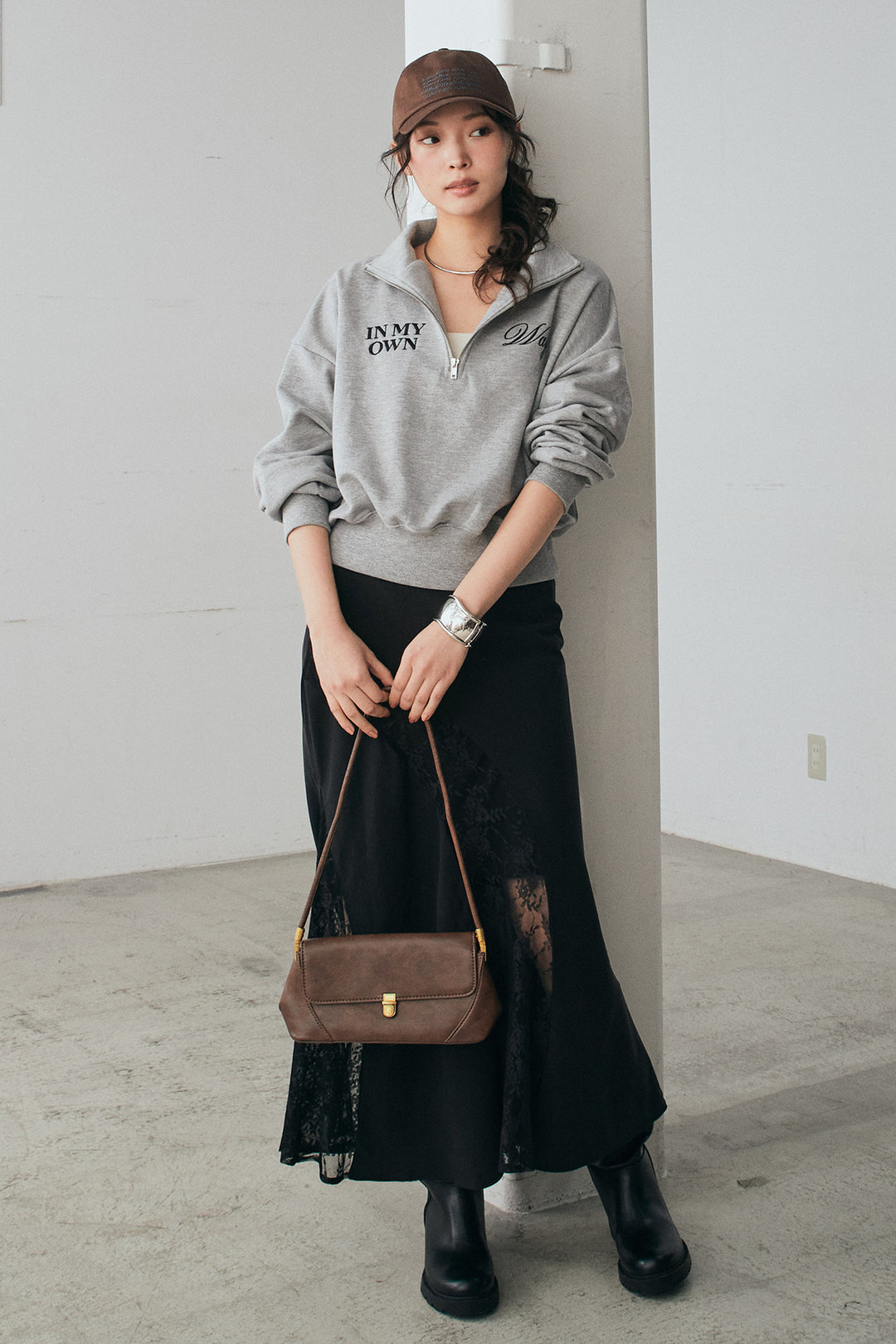 [SET]裏毛ロゴ刺繍ハーフZIPスウェット+刺繍レースデザインサテンスカート(2set)