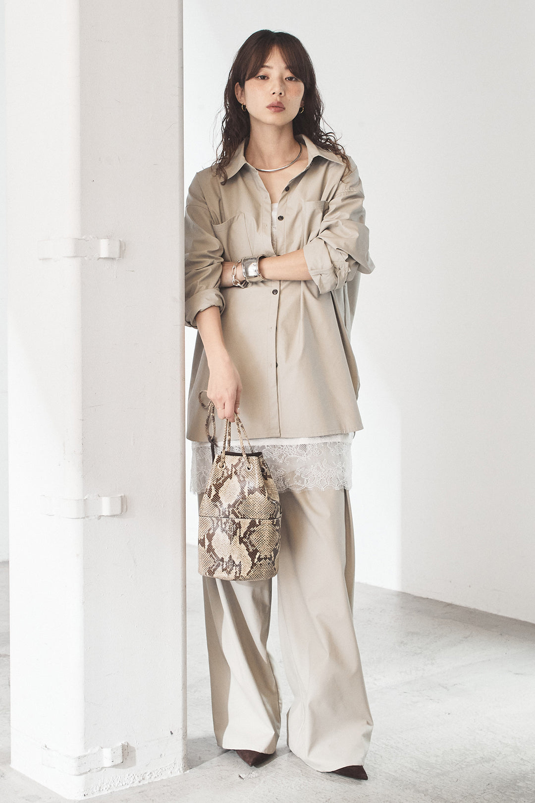 [SET]ウォッシャブルエコレザービックカフスシャツ+ウォッシャブルエコレザータックパンツ(2set)