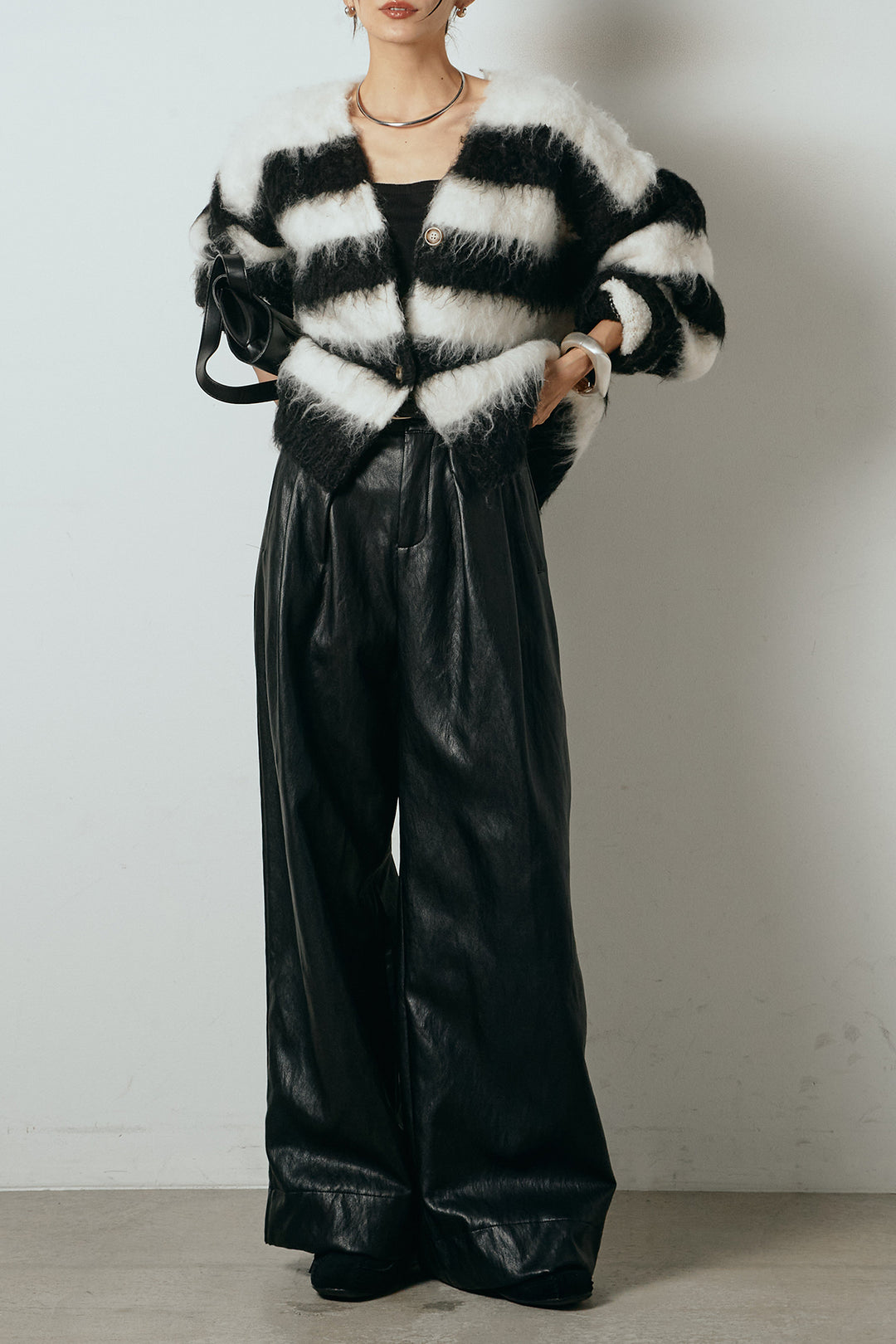 [SET]シャギーボーダー柄ニットカーディガン+ベルト付きレザーライクタックパンツ(2set)