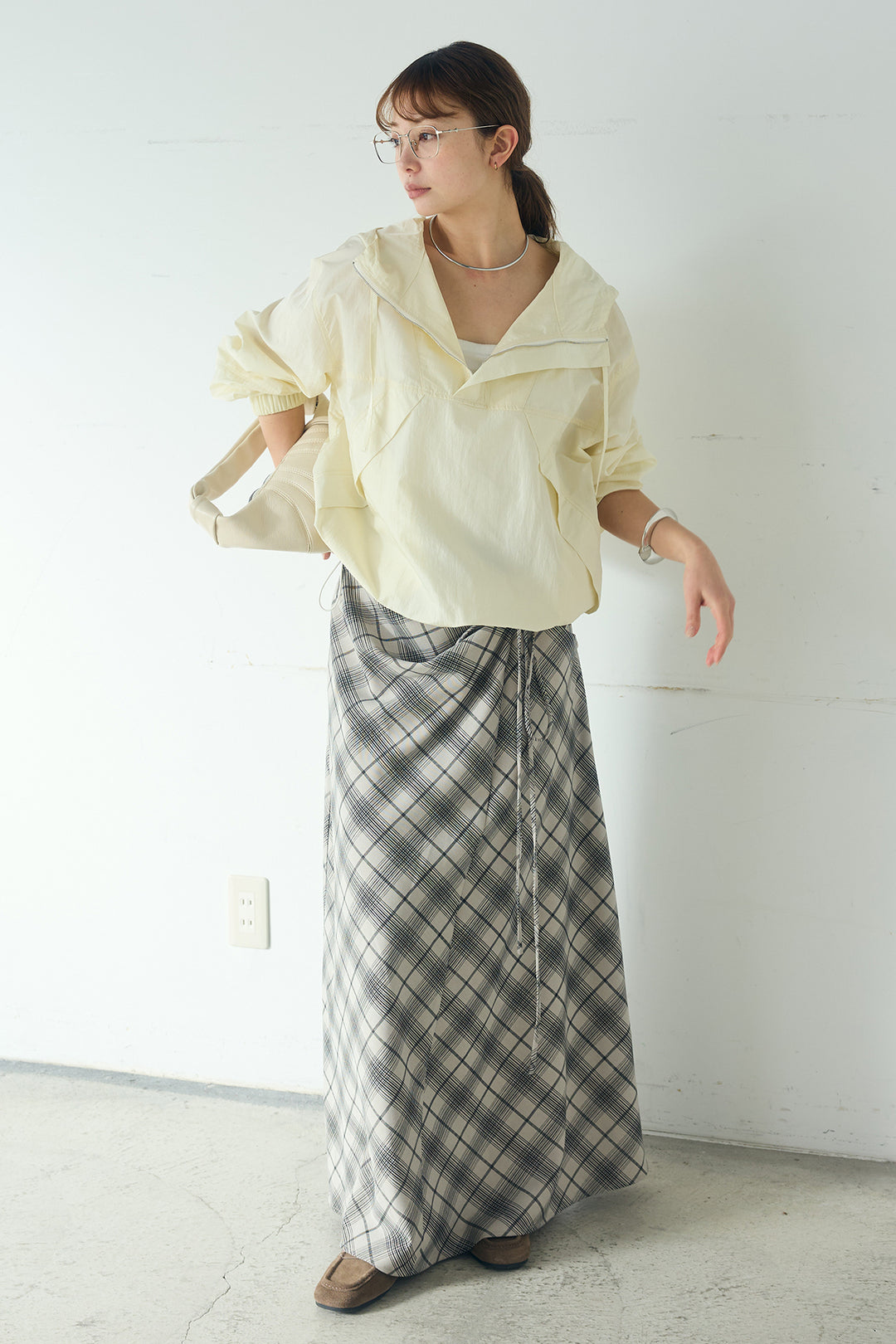 [SET]ナイロンフーディーブルゾンアウター+タータンチェック柄フロントデザインスカート(2set)