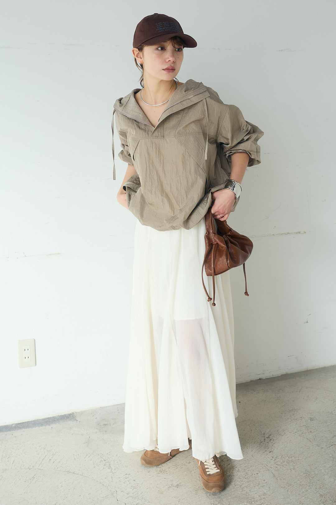 [SET]ナイロンフーディーブルゾンアウター+シアーフリルキャミワンピース(2set)