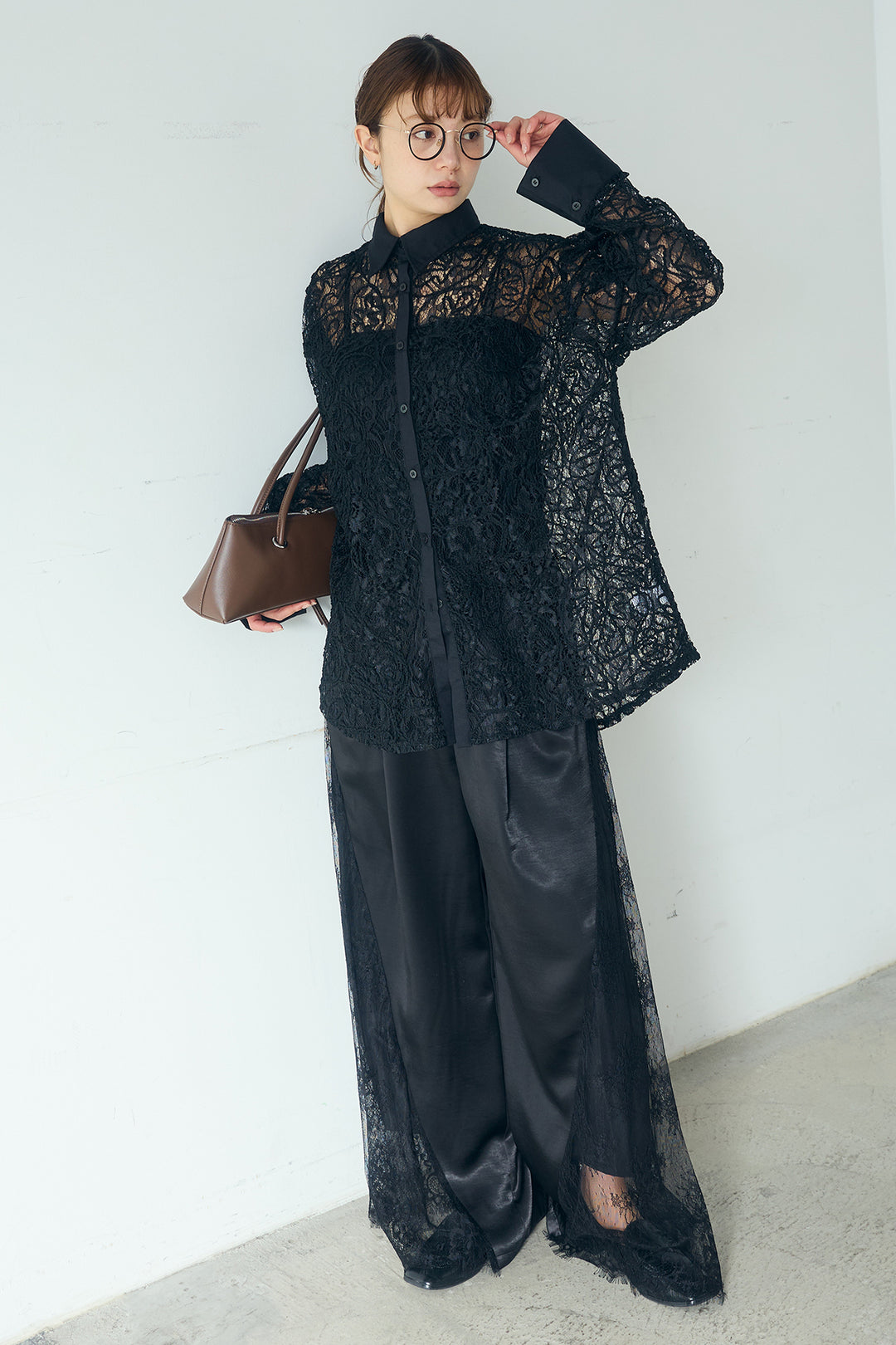 [SET]刺繍レースオーバーサイズシャツ+サテンレース切り替えタックパンツ(2set)