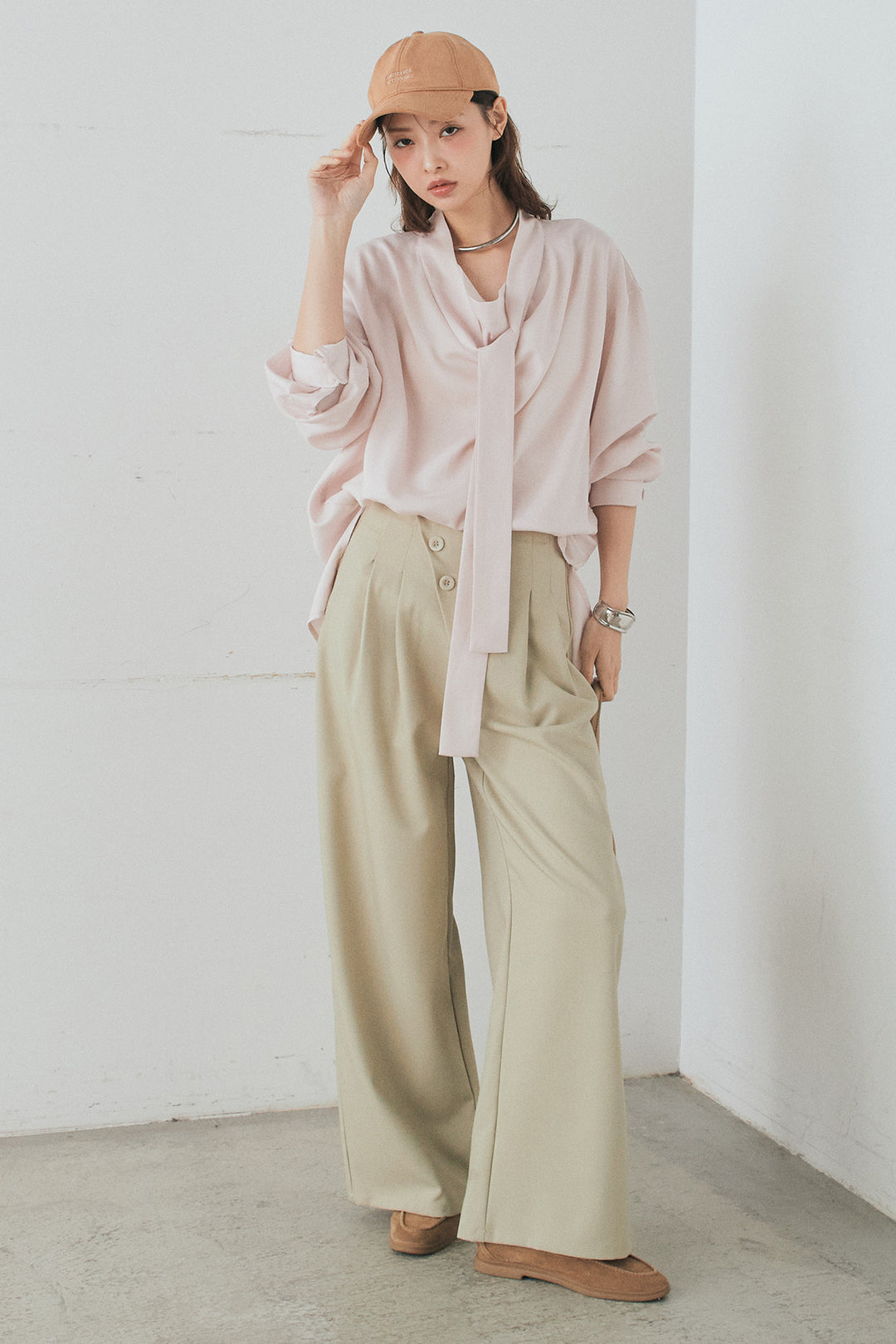 [SET]ニュアンスボータイブラウス+斜めボタンタック入りスラックス(2set)