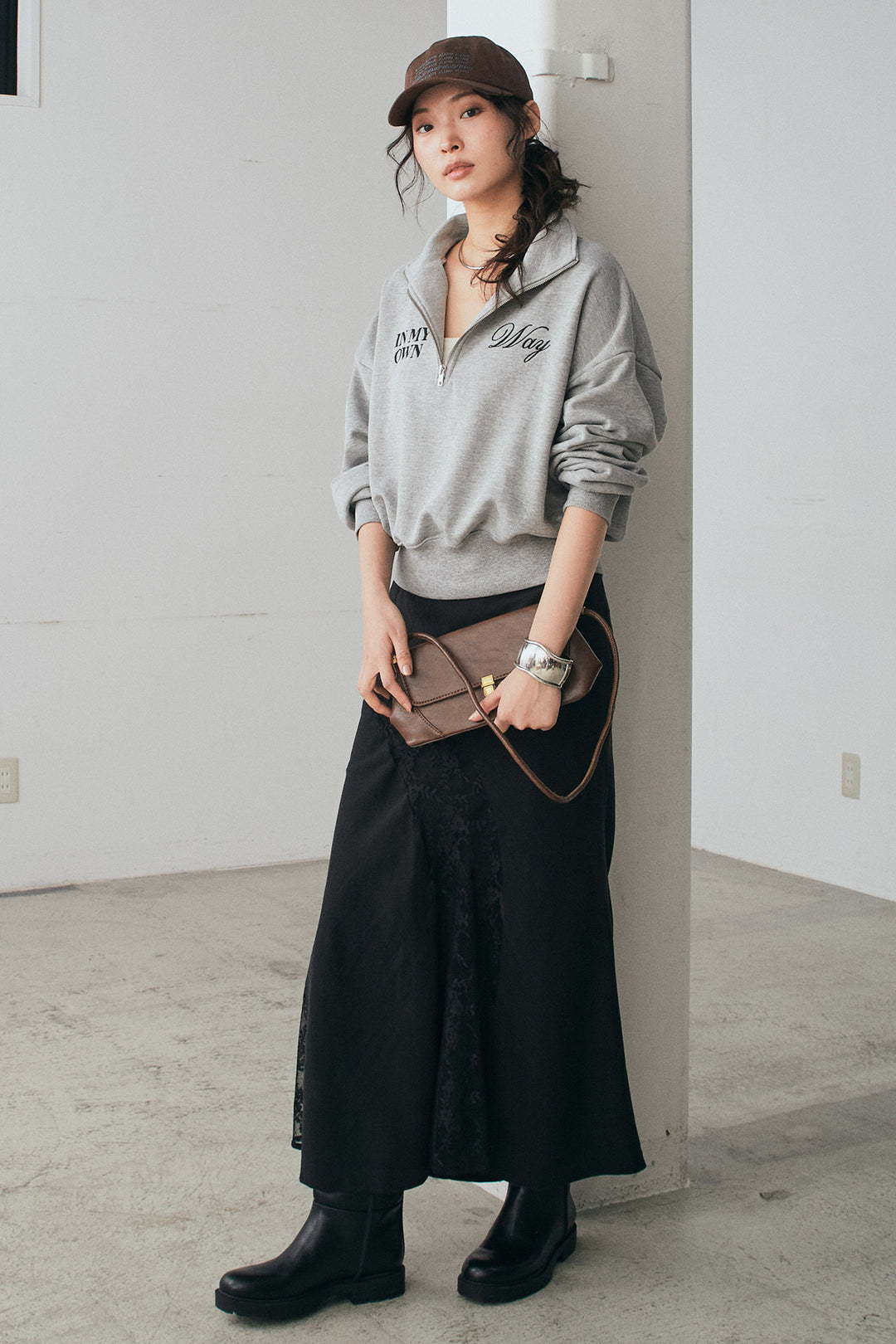 [SET]裏毛ロゴ刺繍ハーフZIPスウェット+刺繍レースデザインサテンスカート(2set)