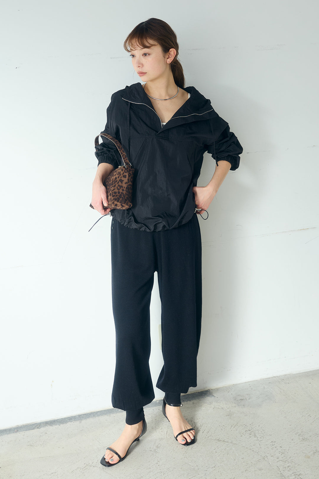 [SET]ナイロンフーディーブルゾンアウター+裾絞りリブニットパンツ(2set)