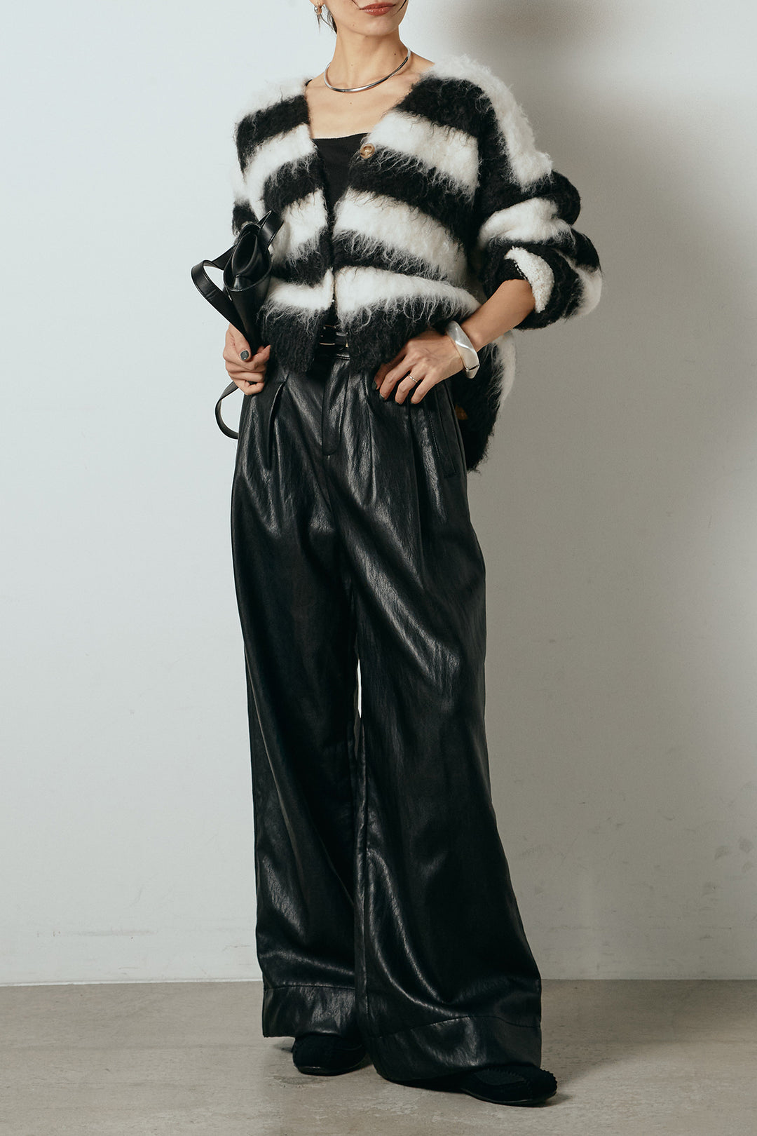 [SET]シャギーボーダー柄ニットカーディガン+ベルト付きレザーライクタックパンツ(2set)