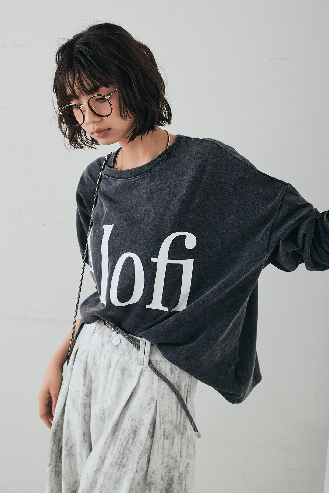 [SET]裾センタードロストロゴプリントワイドTシャツ+紐ベルト付きかすれ柄ワイドスラックス(2set)