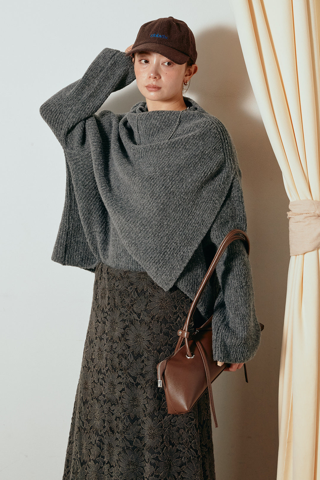 [SET]ケープデザインリブニットトップス+花柄刺繍ベロアフレアスカート(2set)