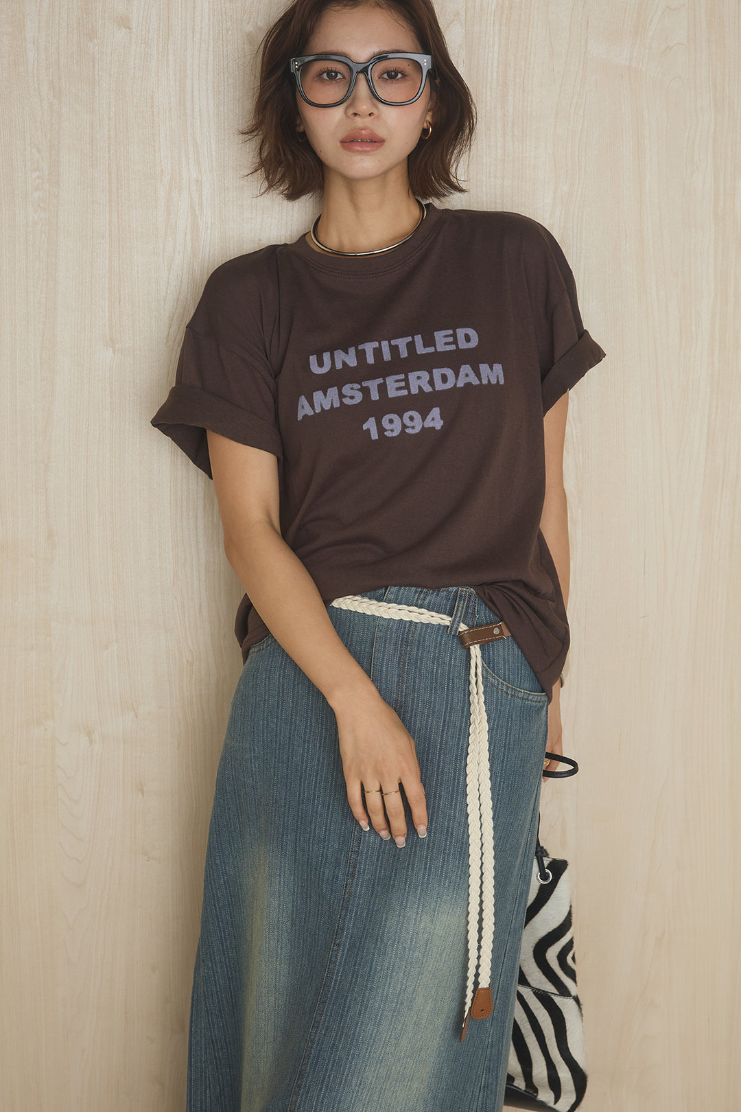 [SET]英字フロントロゴプリントTシャツ+ベルト付きデニムタイトスカート(2set)