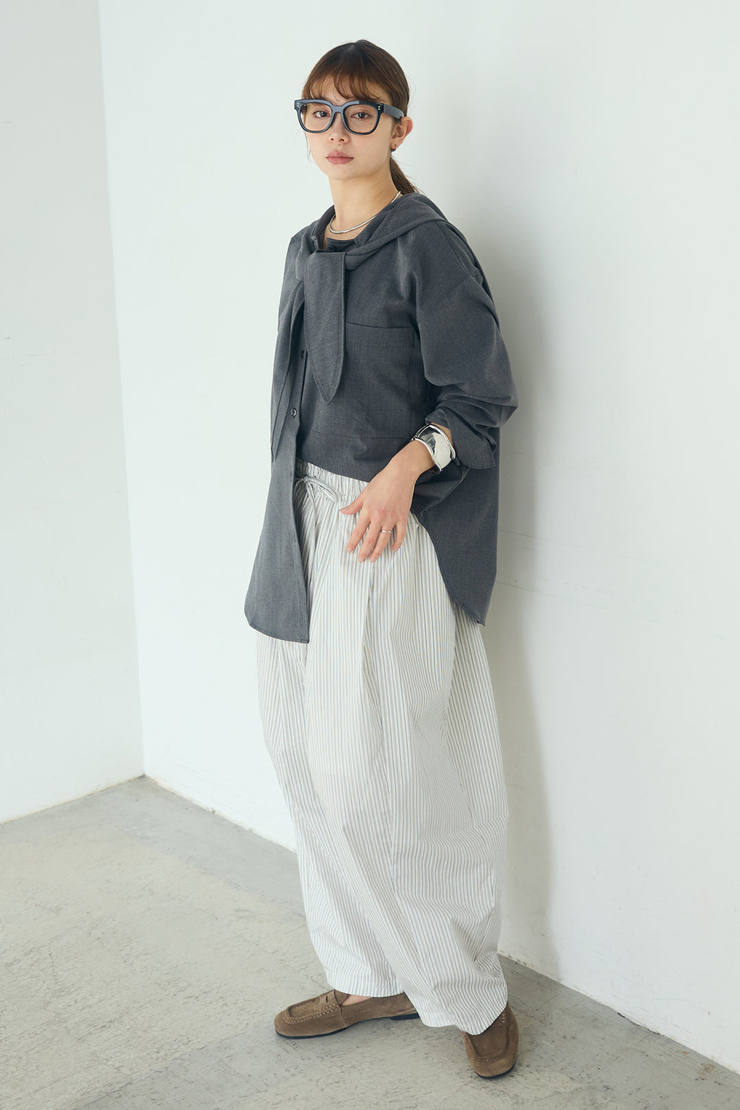 [SET]無地タイ付フーディーBIGシャツ+ランダムストライプタックギャザーパンツ(2set)