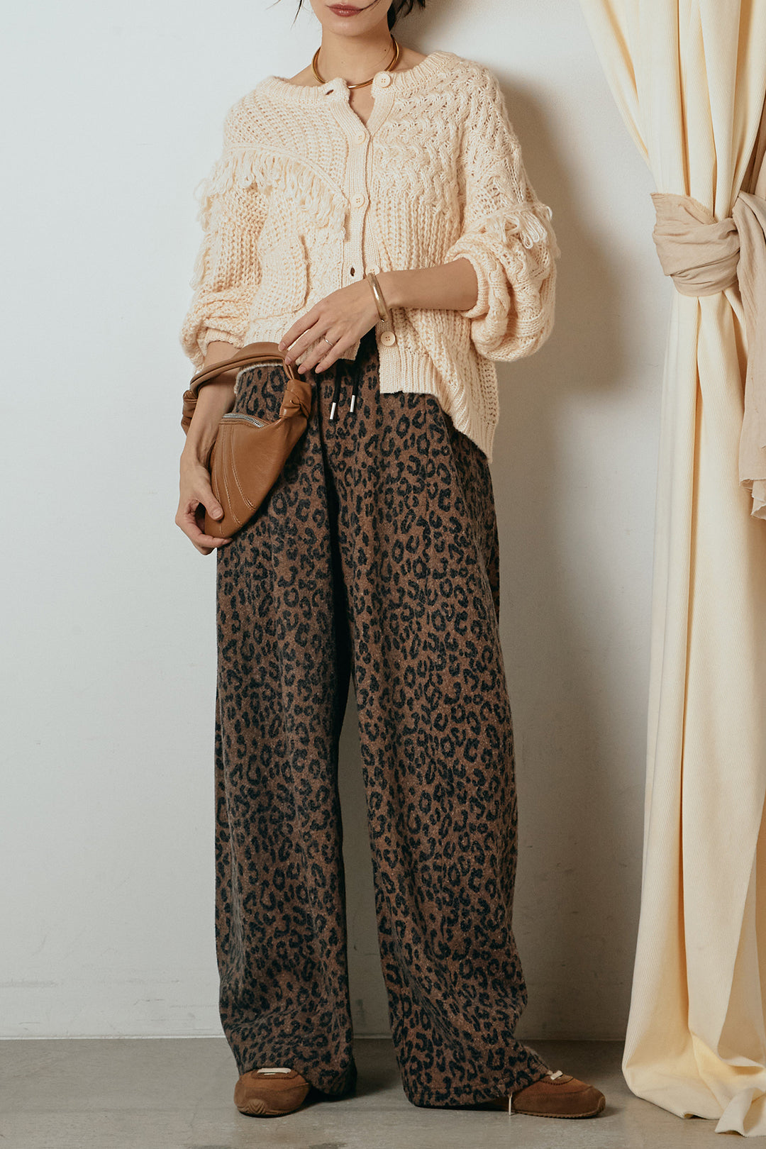 [SET]ランダムフリンジニットカーディガン+リラックスレオパード柄ワイドパンツ(2set)