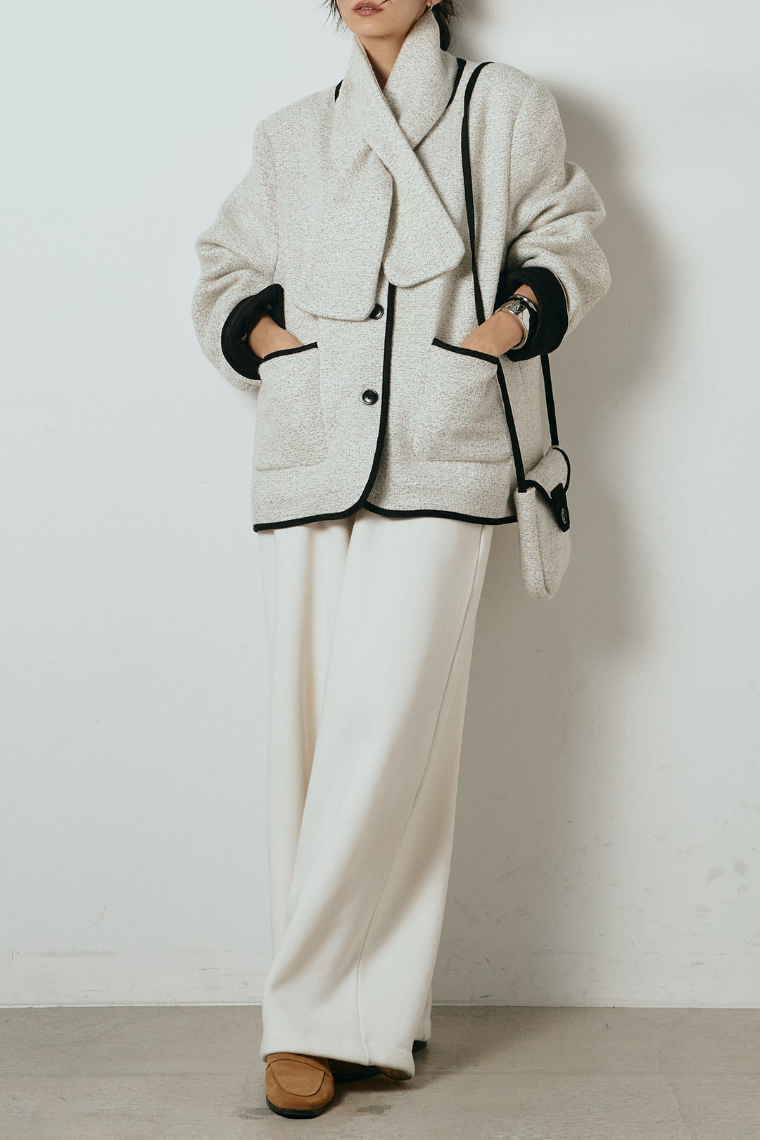 [SET]ノーカラーマフラーバッグ付きアウター+裏起毛スウェットワイドパンツ(2set)