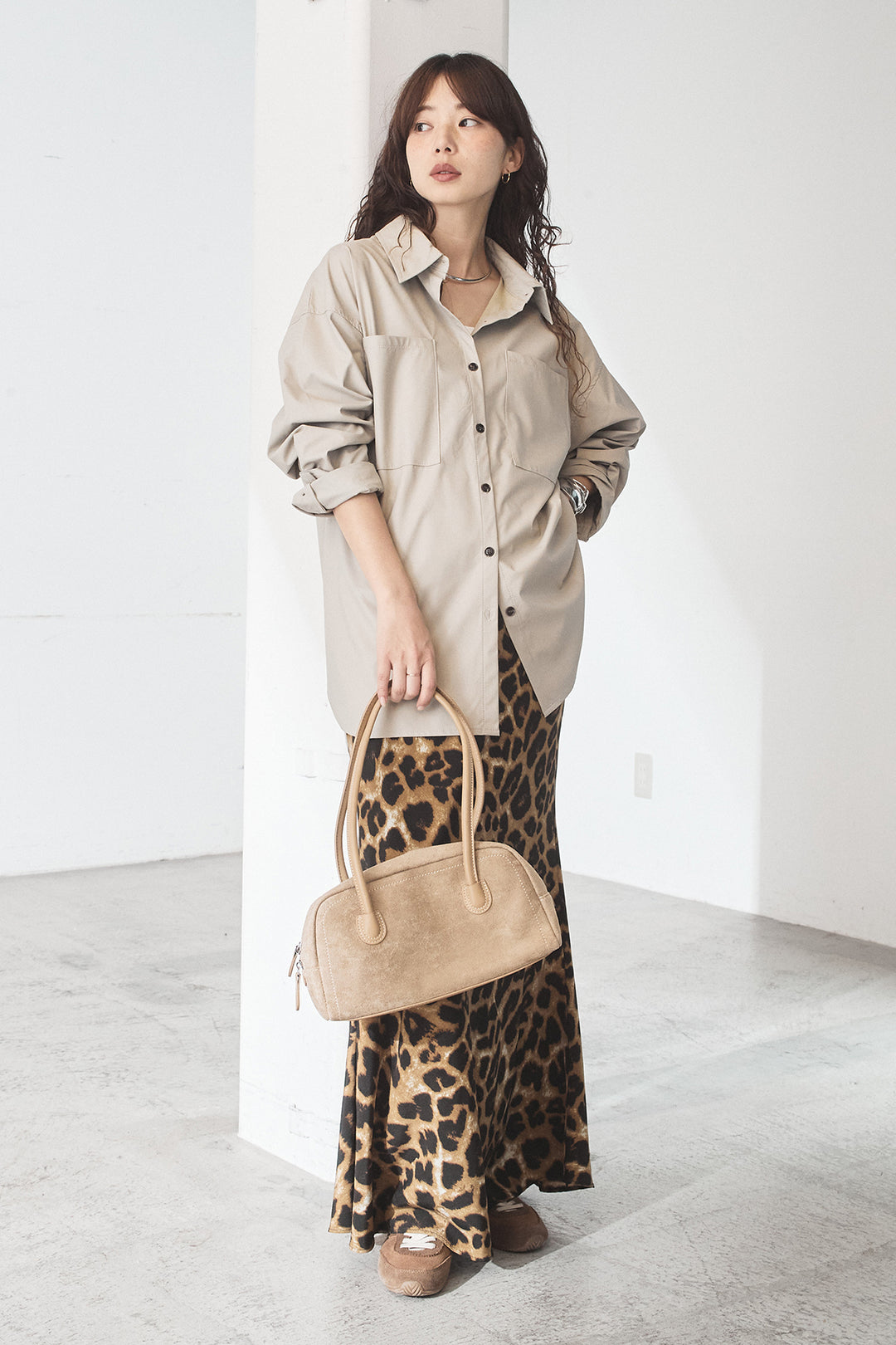 [SET]ウォッシャブルエコレザービックカフスシャツ+レオパードサテンナロースカート(2set)