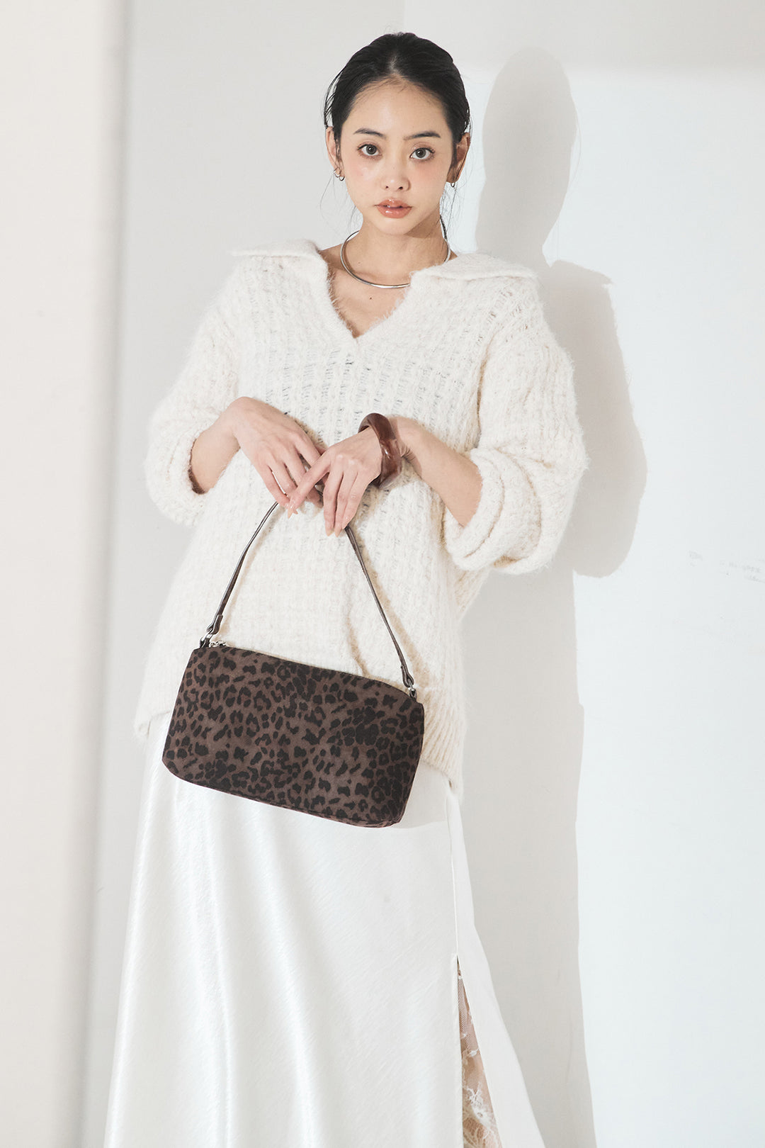 [SET]襟付きVネックニットトップス+裾レースデザインサテンスカート(2set)