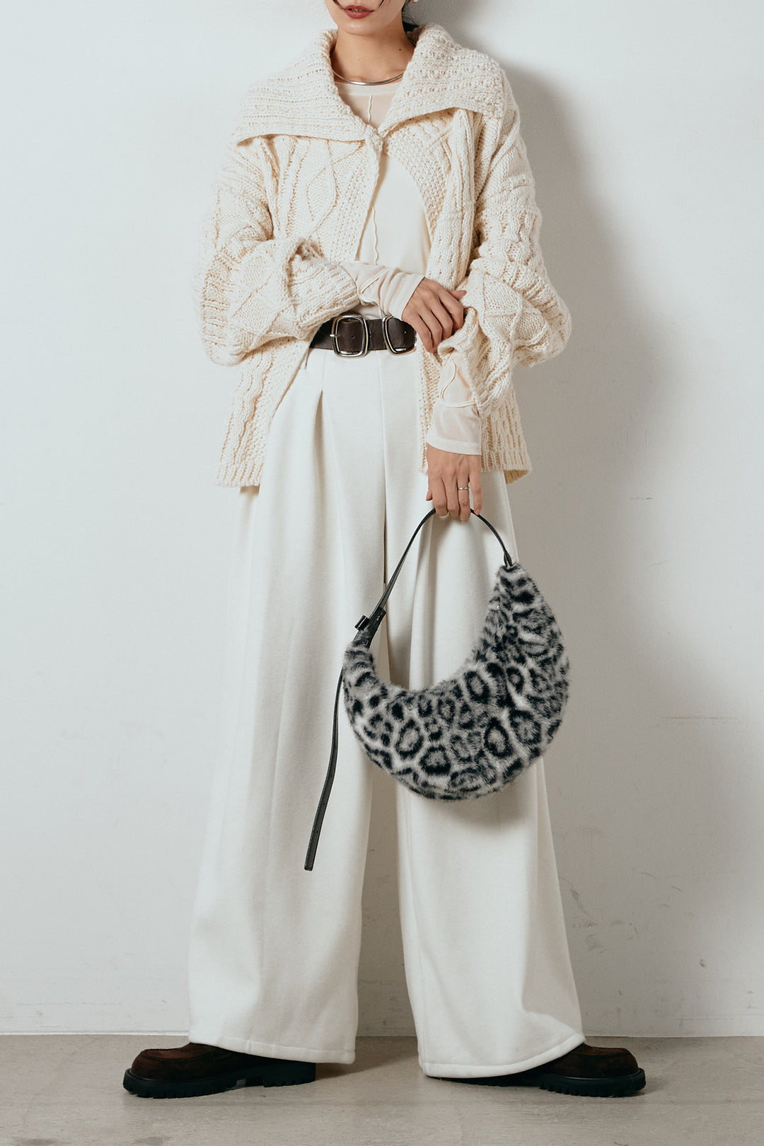 [SET]ビッグカラーケーブル編みニットトップス+フェイクレザー太ベルト付きタックワイドパンツ(2set)