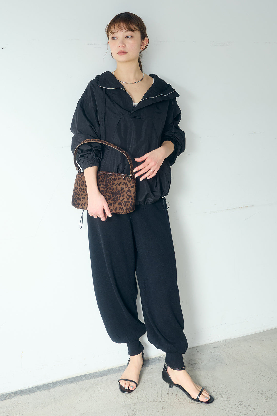 [SET]ナイロンフーディーブルゾンアウター+裾絞りリブニットパンツ(2set)