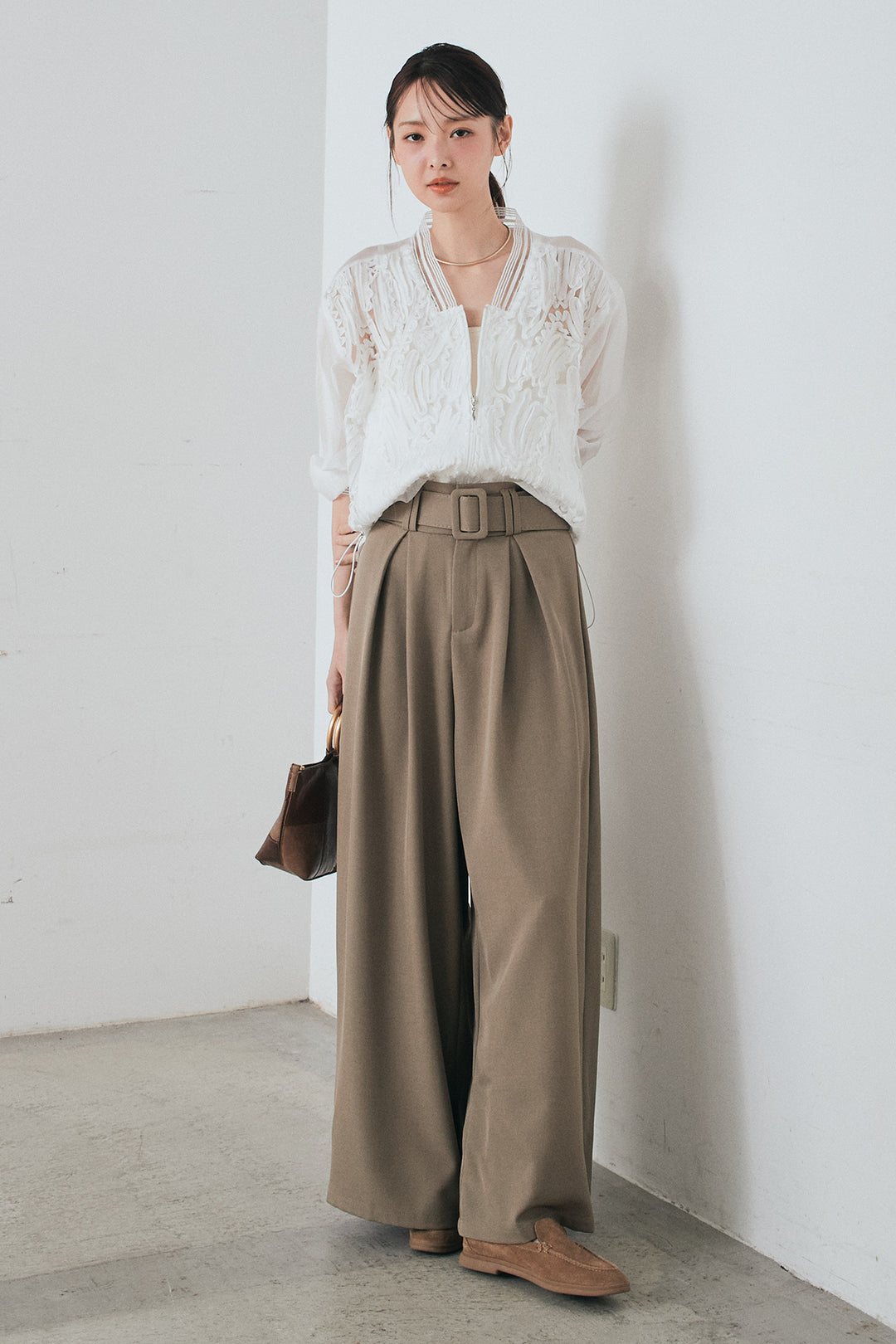 [SET]モチーフ付きシアーブルゾン+ベルト付きツータックワイドパンツ(2set)