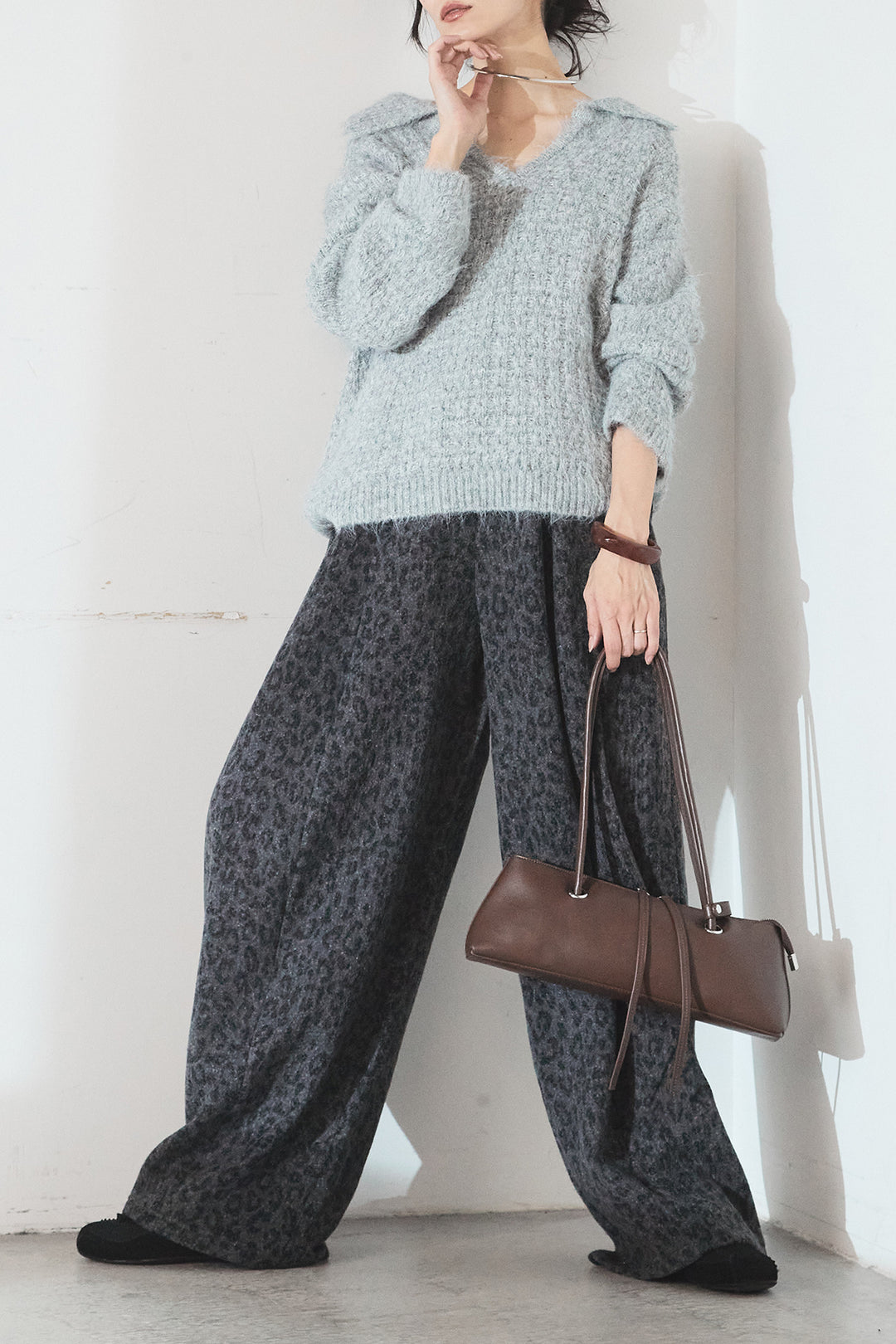 [SET]襟付きVネックニットトップス+リラックスレオパード柄ワイドパンツ(2set)