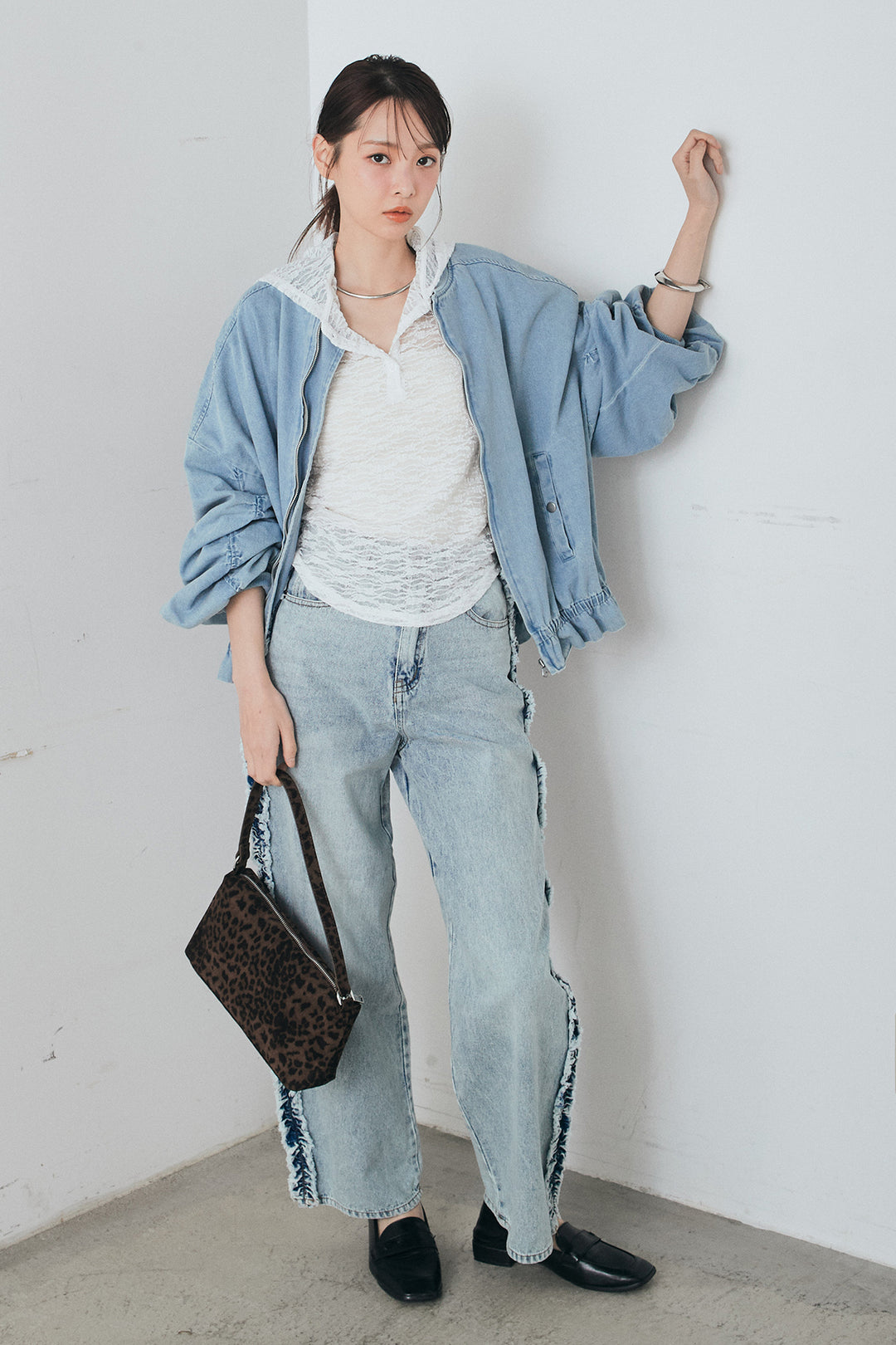 [SET]袖シャーリング裾フリルデニムブルゾン+デニムサイドフリルパンツ+ストレッチレースフーディサムホールプルオーバー(3set)