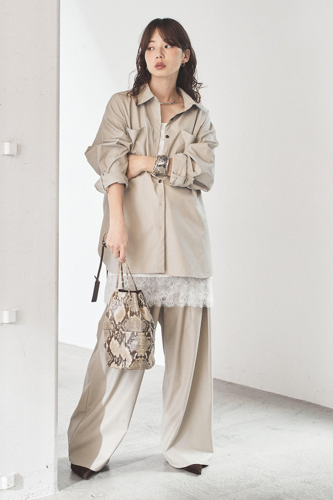 [SET]ウォッシャブルエコレザービックカフスシャツ+ウォッシャブルエコレザータックパンツ(2set)