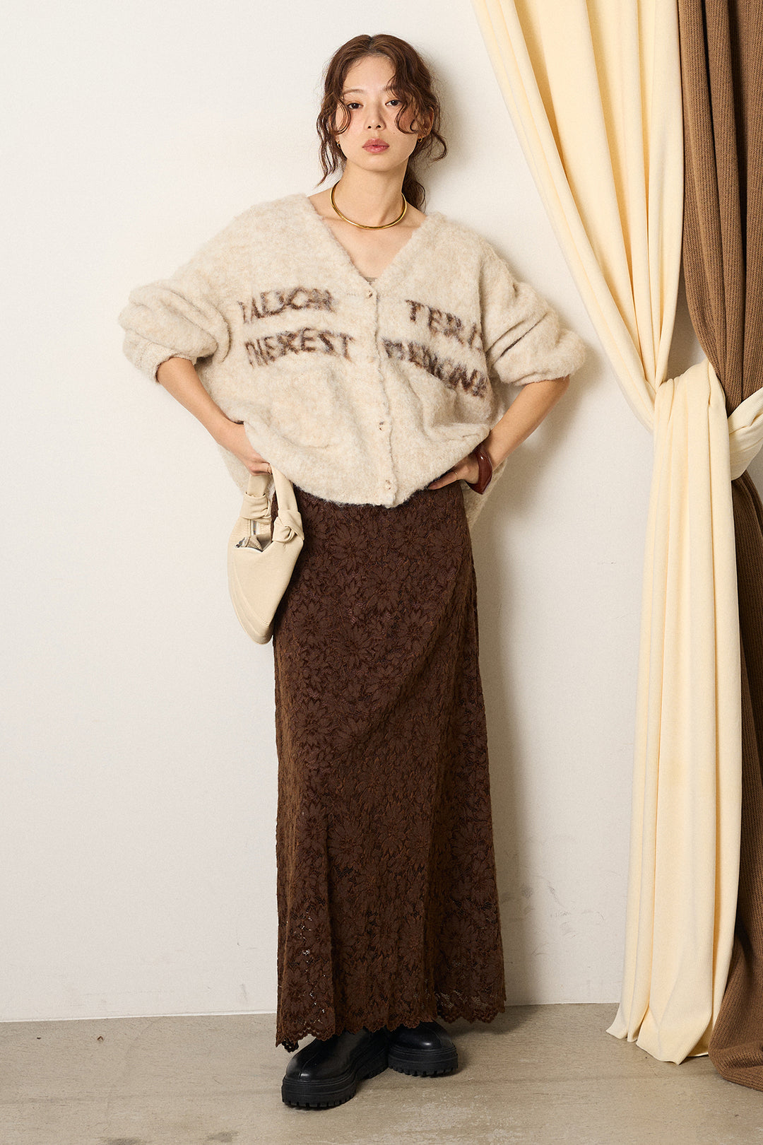 [SET]ウール混透かしロゴニットカーディガン+花柄刺繍ベロアフレアスカート(2set)