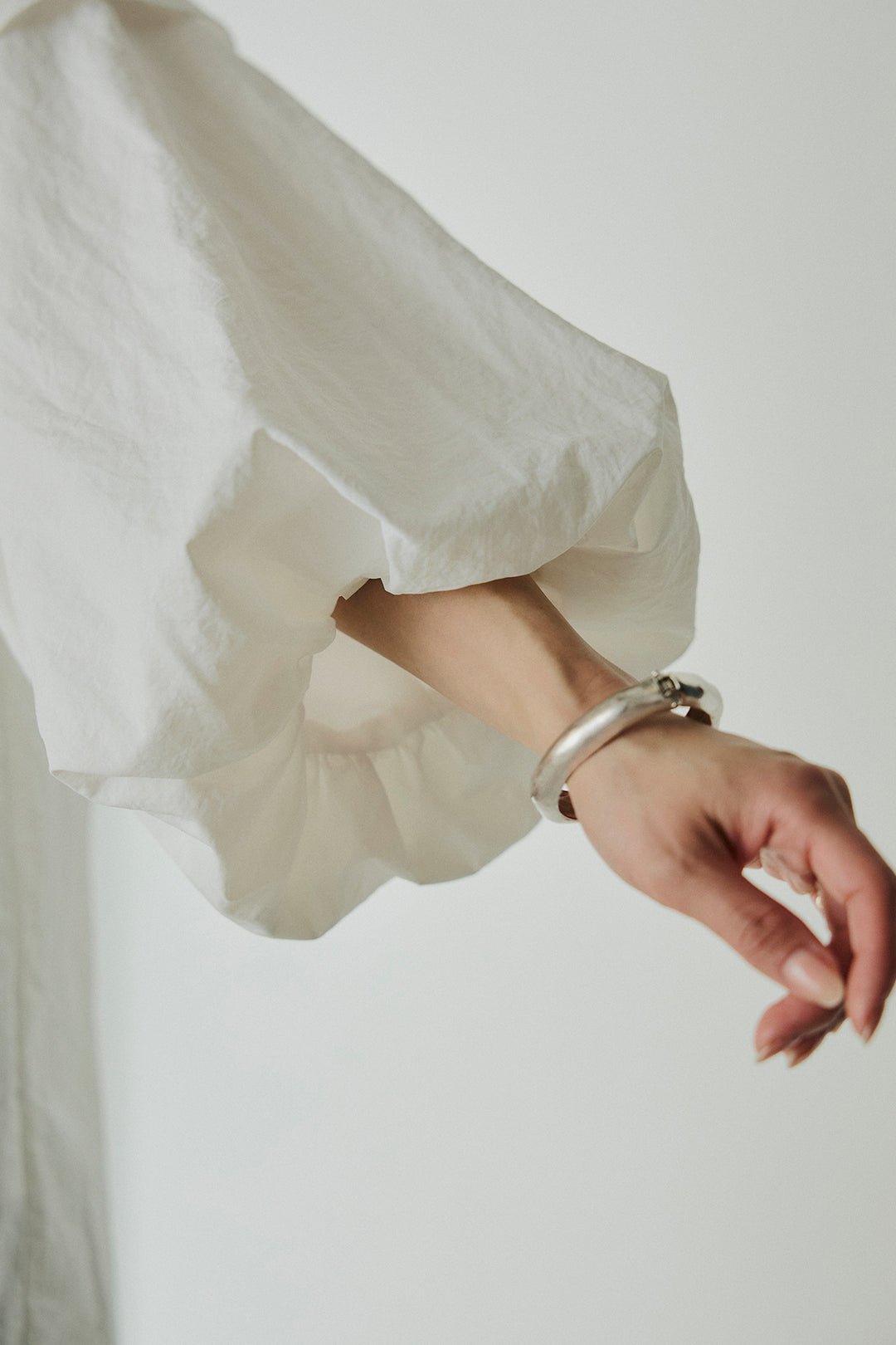 [SET]ケープカラーナイロンブラウス+サイドベルトカーブワイドパンツ(2set)