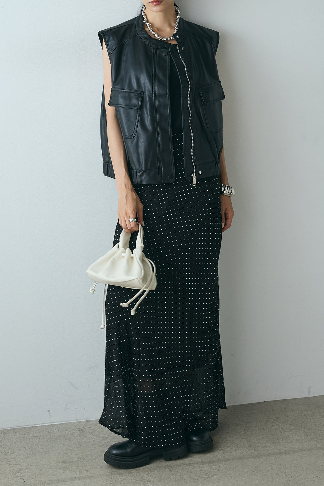 [SET]バンドカラーフェイクレザーベスト+マルチ柄シアースカート(2set)