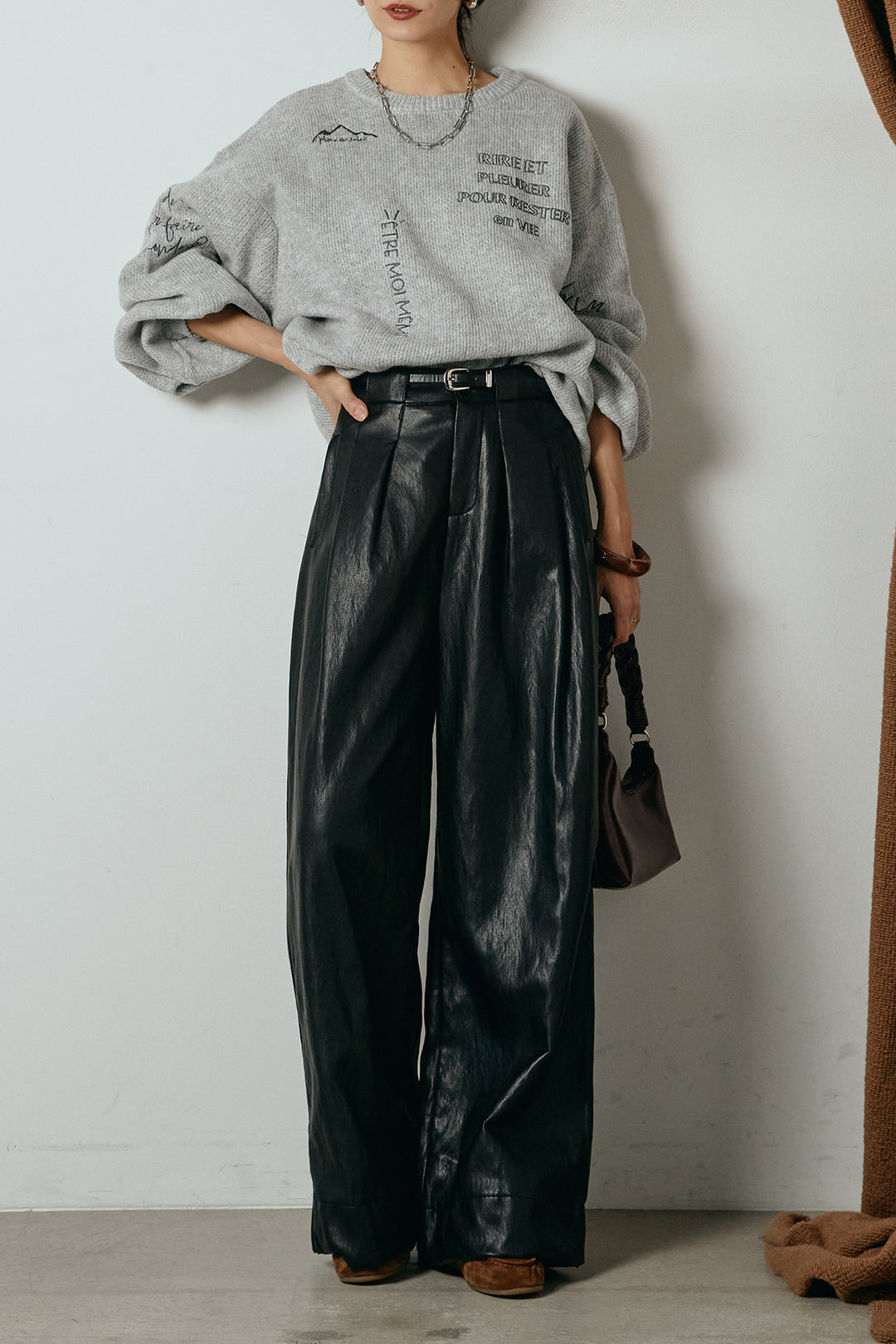 [SET]刺繍ロゴランダムデザインニットトップス+ベルト付きレザーライクタックパンツ(2set)