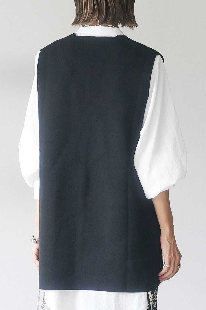 ミナペルホネン　黒いVネックベスト ベストで作るオケージョンスタイル – Rallye / margot / 金沢・香林坊