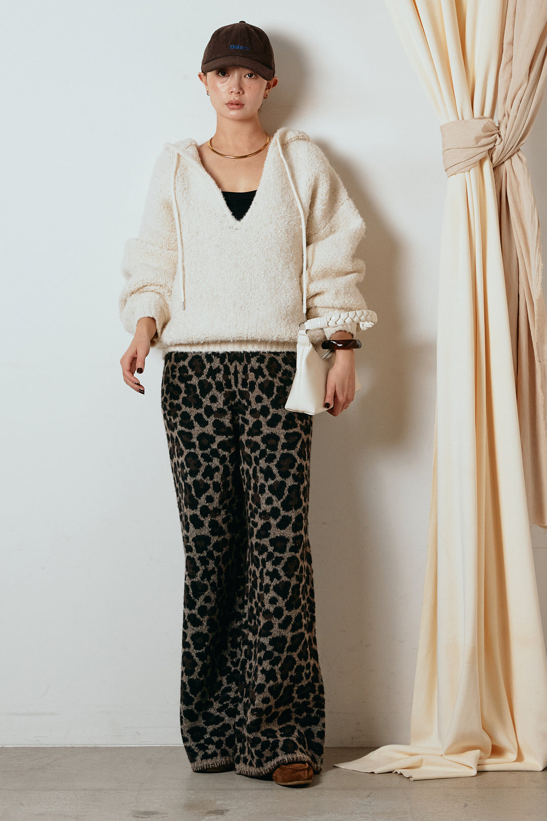 [SET]ブークレキーネックプルオーバー+リラックスレオパード柄ニットパンツ(2set)