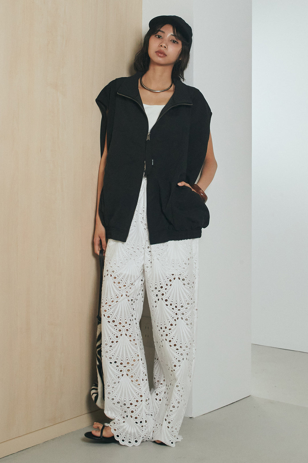 [SET]ショルダー切替スタンドネックジップベスト+レース刺繍リラックスパンツ(2set)