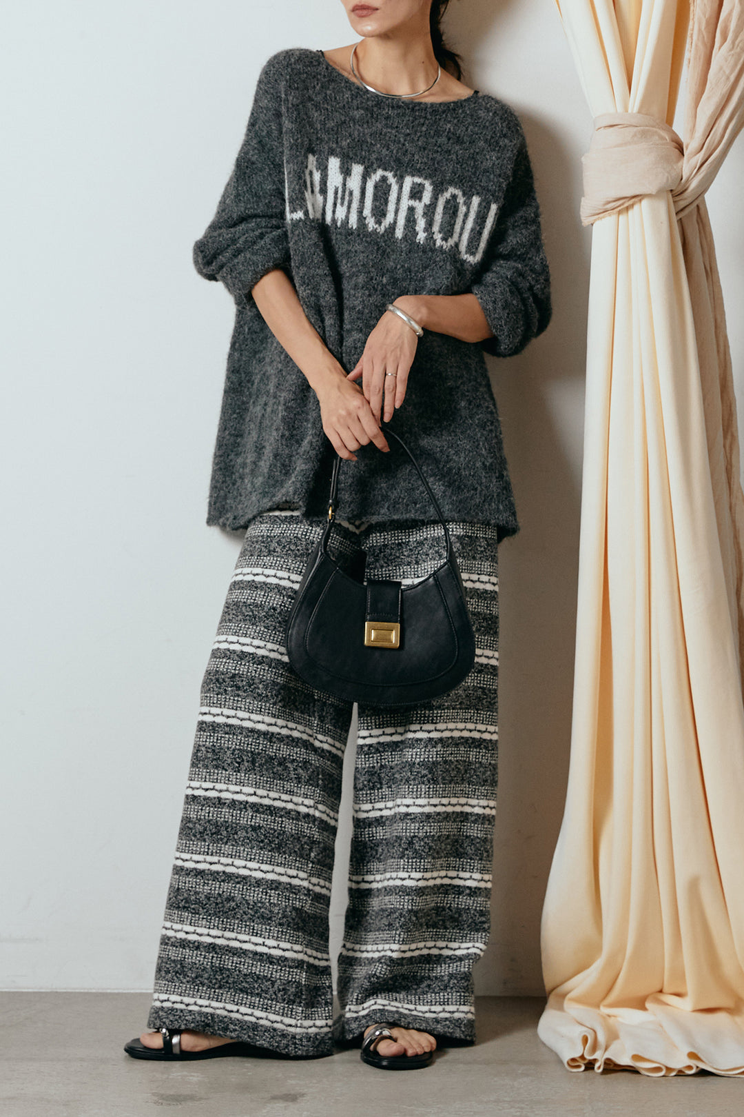 [SET]フロントロゴデザインニットトップス+マルチライン柄リラックスニットパンツ(2set)