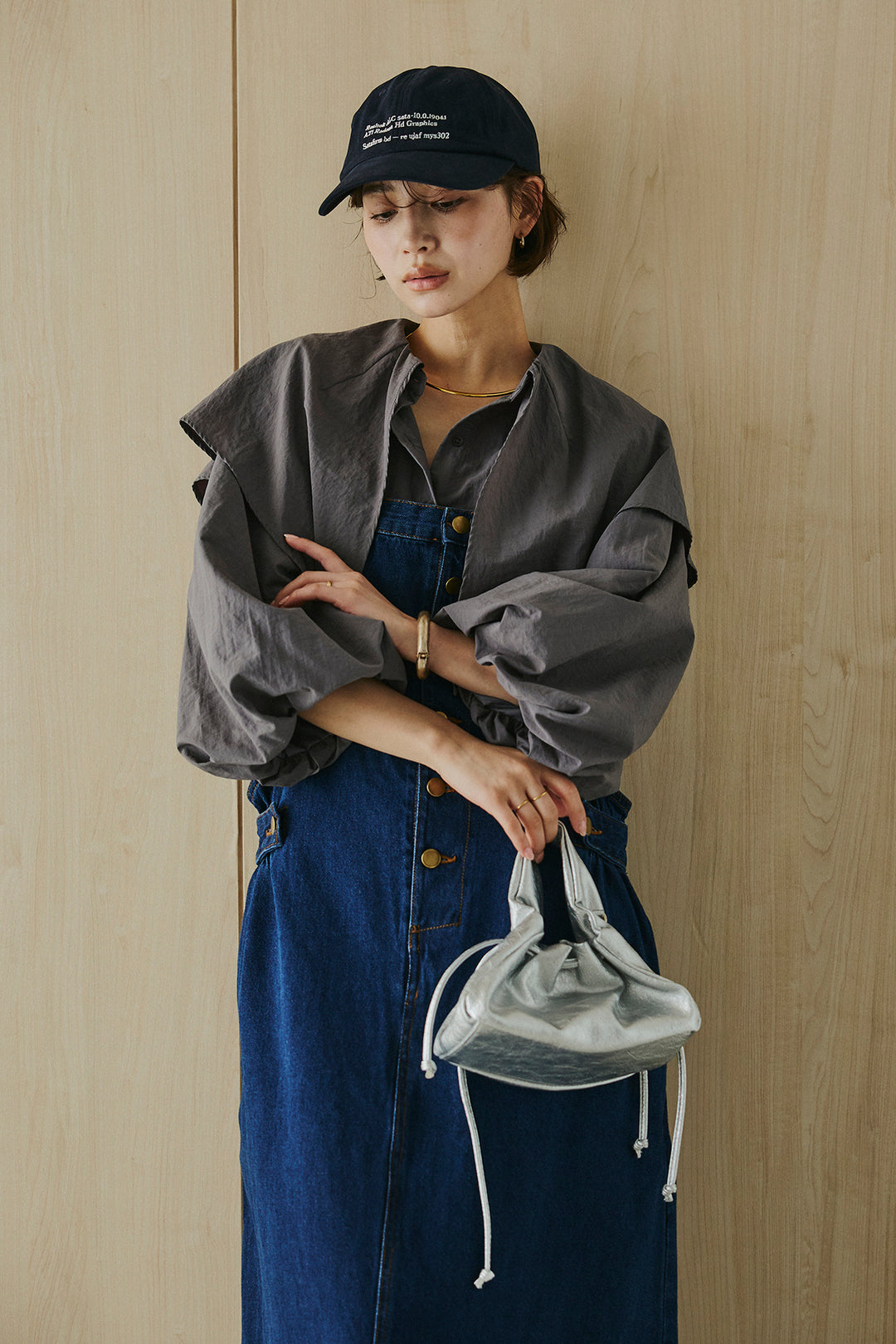 [SET]ケープカラーナイロンブラウス+配色ショルダーデニムサロペットスカート(2set)