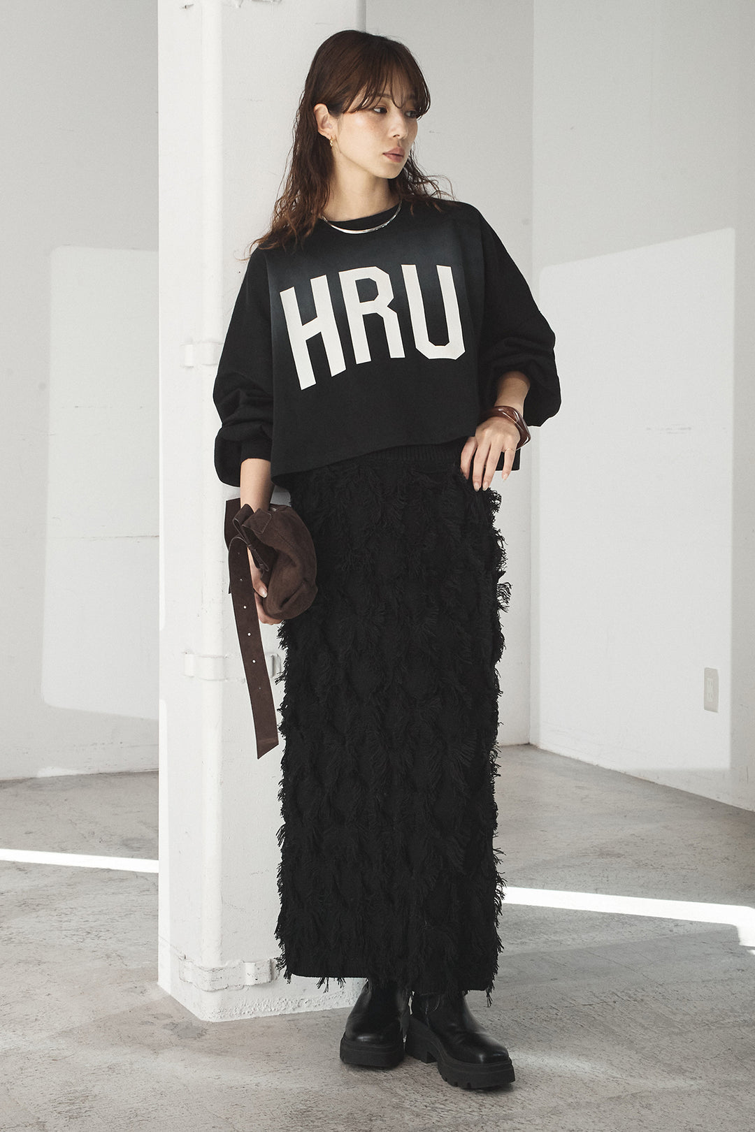 [SET]ビッグロゴHRU袖ボリュームトップス+カットフリンジニットタイトスカート(2set)