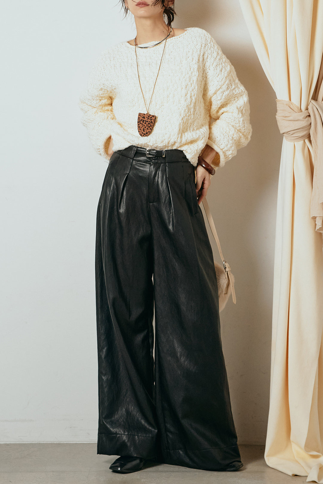 [SET]ボリューム編みニットプルオーバー+ベルト付きレザーライクタックパンツ(2set)