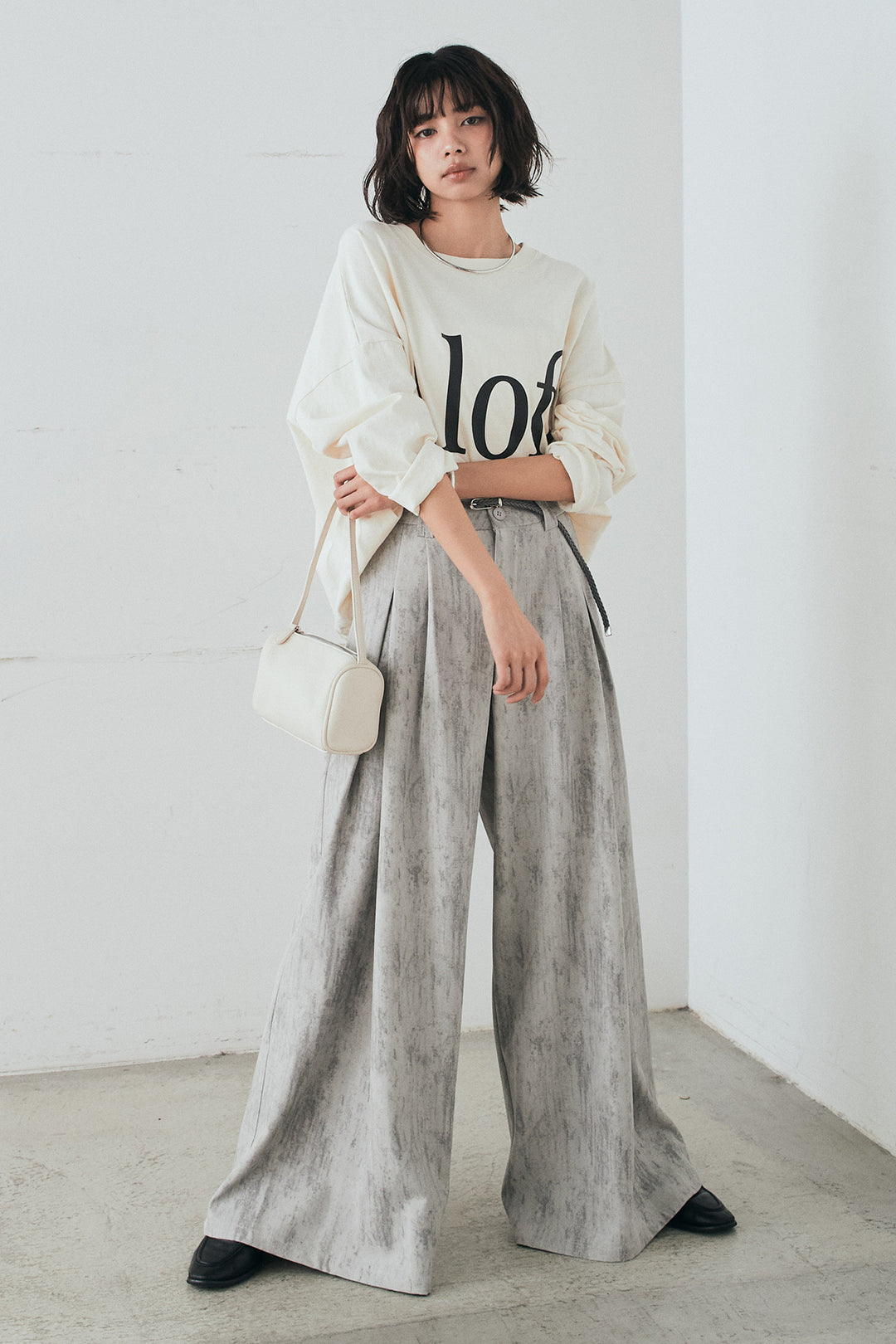 [SET]裾センタードロストロゴプリントワイドTシャツ+紐ベルト付きかすれ柄ワイドスラックス(2set)