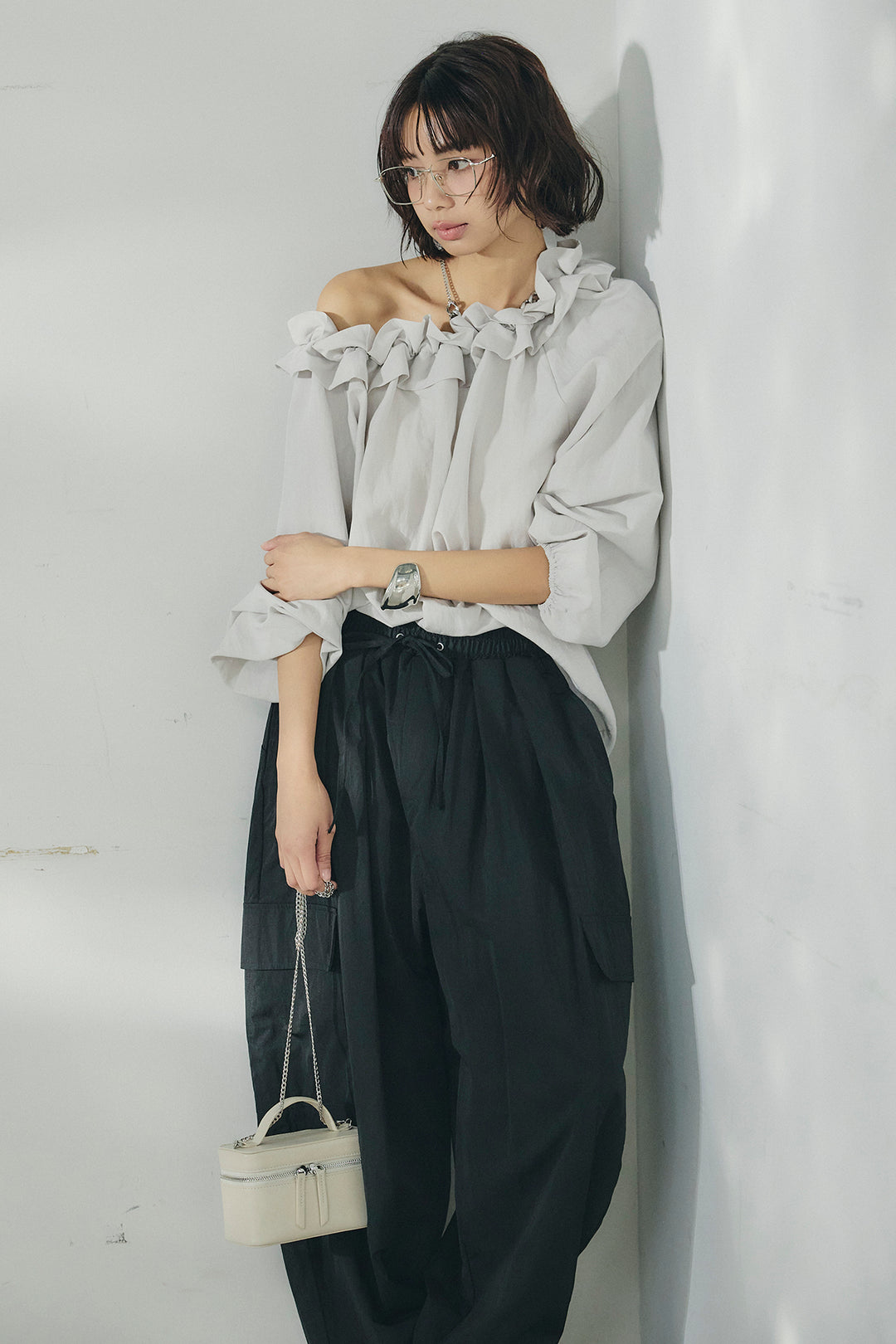 [SET]ネックフリルデザインブラウス+撥水ジョガーパンツ(2set)