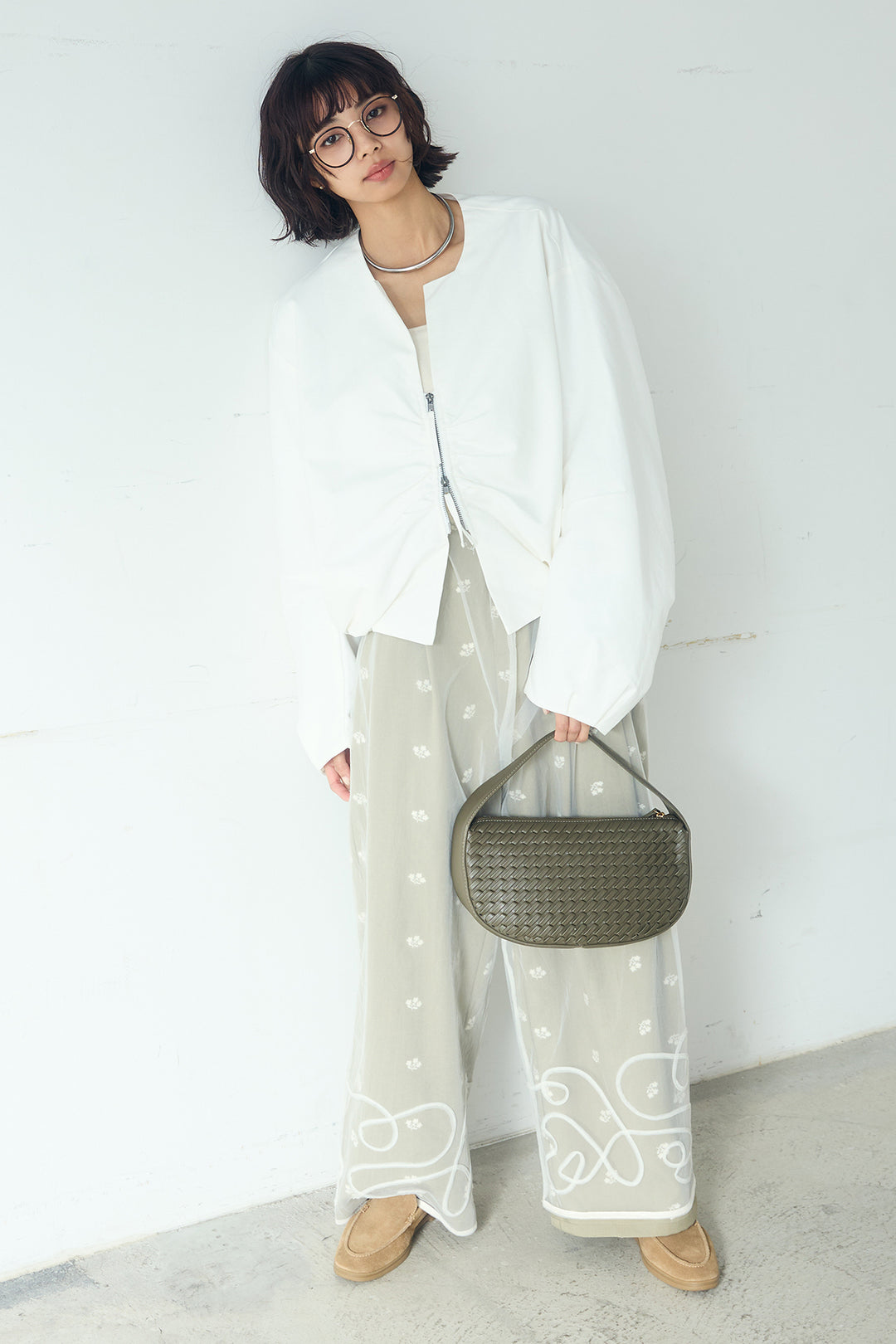 [SET]ノーカラーフロントギャザージップアウター+花柄刺繍ツイルタックパンツ+ニュアンスウェーブ刺繍シアーチュールパンツ(3set)