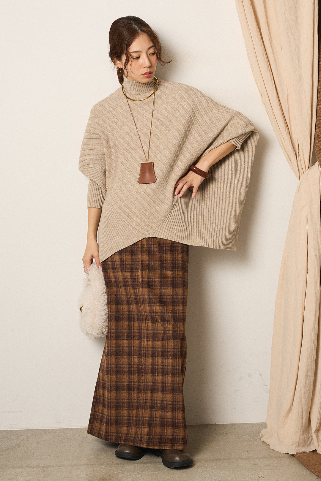 [SET]アシメデザインリブポンチョニットトップス+シャギーチェックストレートスカート(2set)