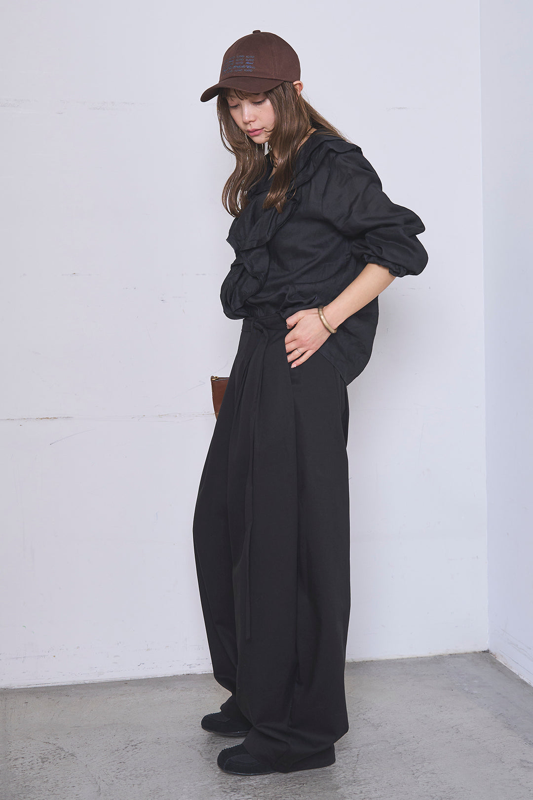 [SET]フリルボタンブラウス+紐ベルト付きカーブワイドパンツ(2set)