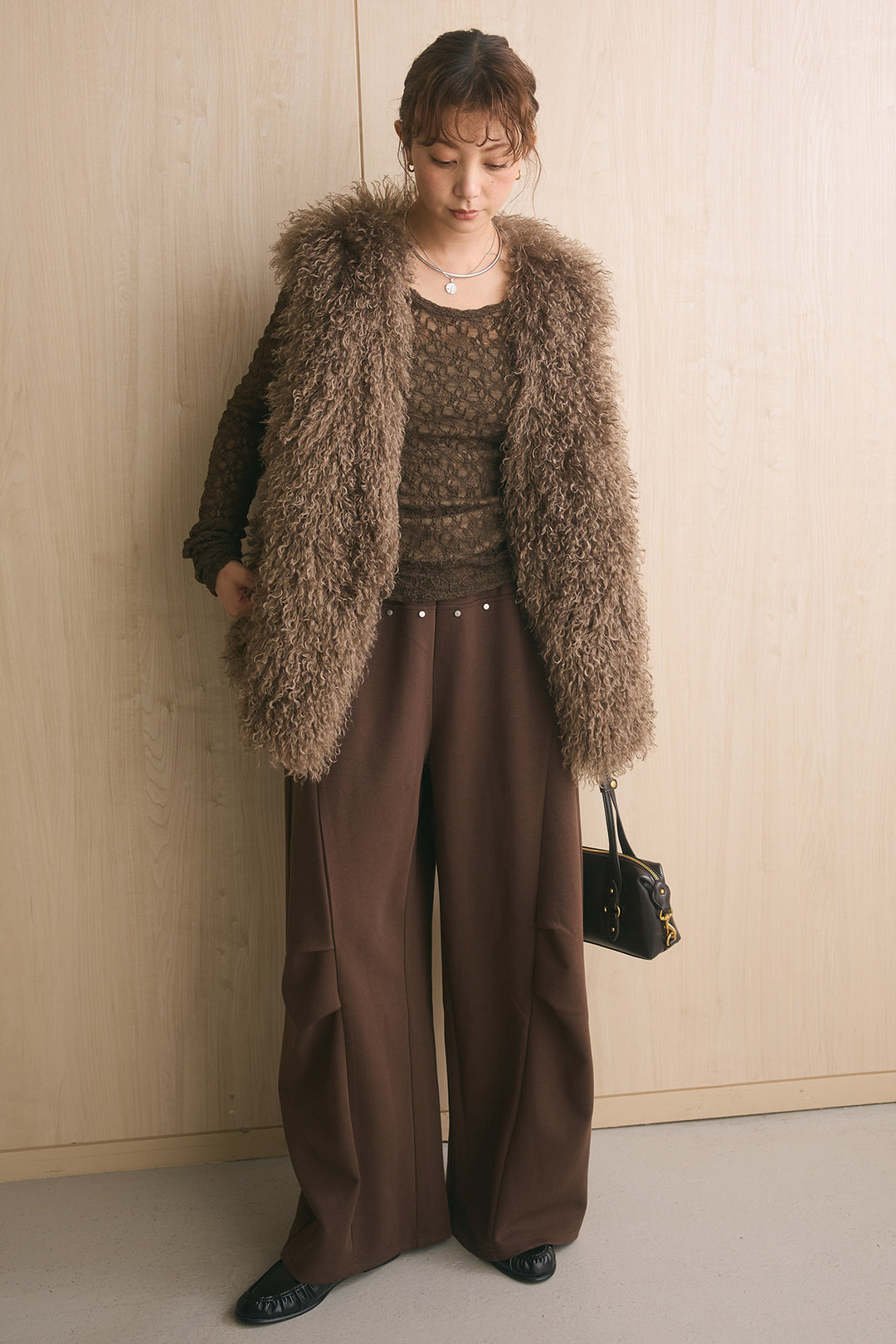 [SET]ロングシャギーファーベスト+スタッズ付きニーサイドタックスウェットパンツ(2set)