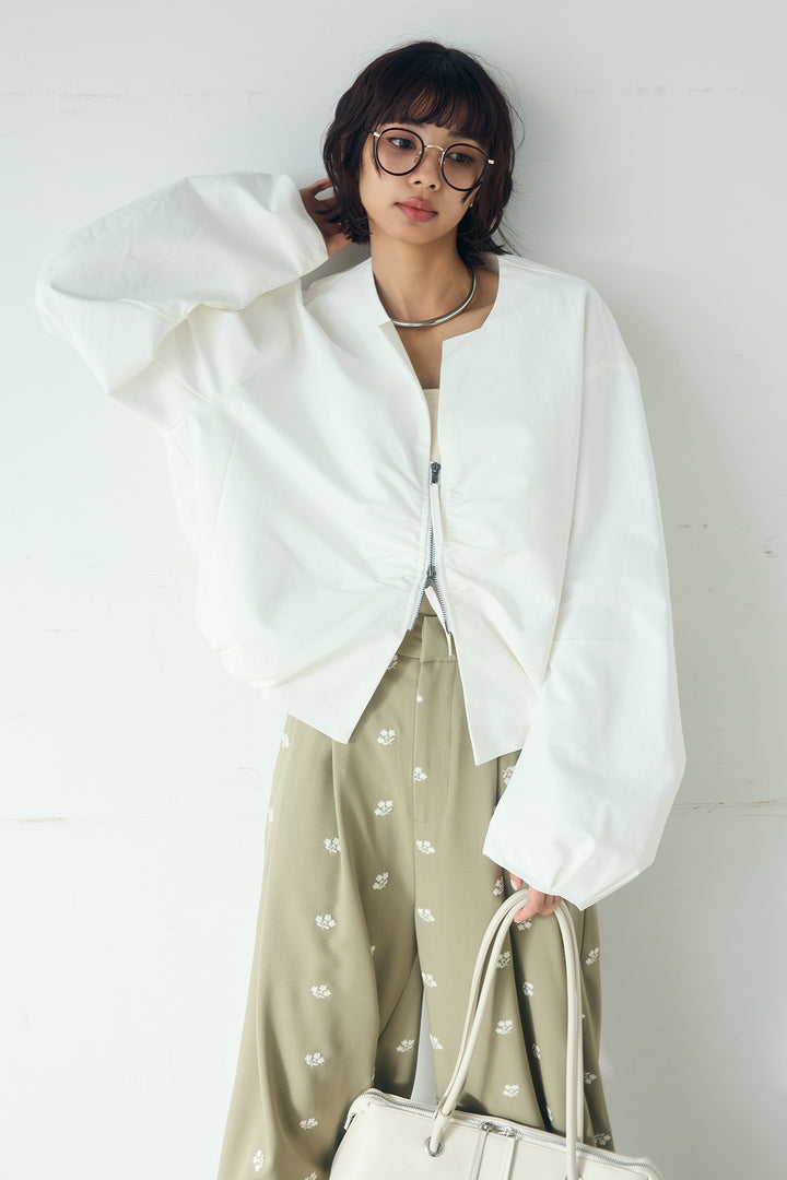 [SET]ノーカラーフロントギャザージップアウター+花柄刺繍ツイルタックパンツ(2set)