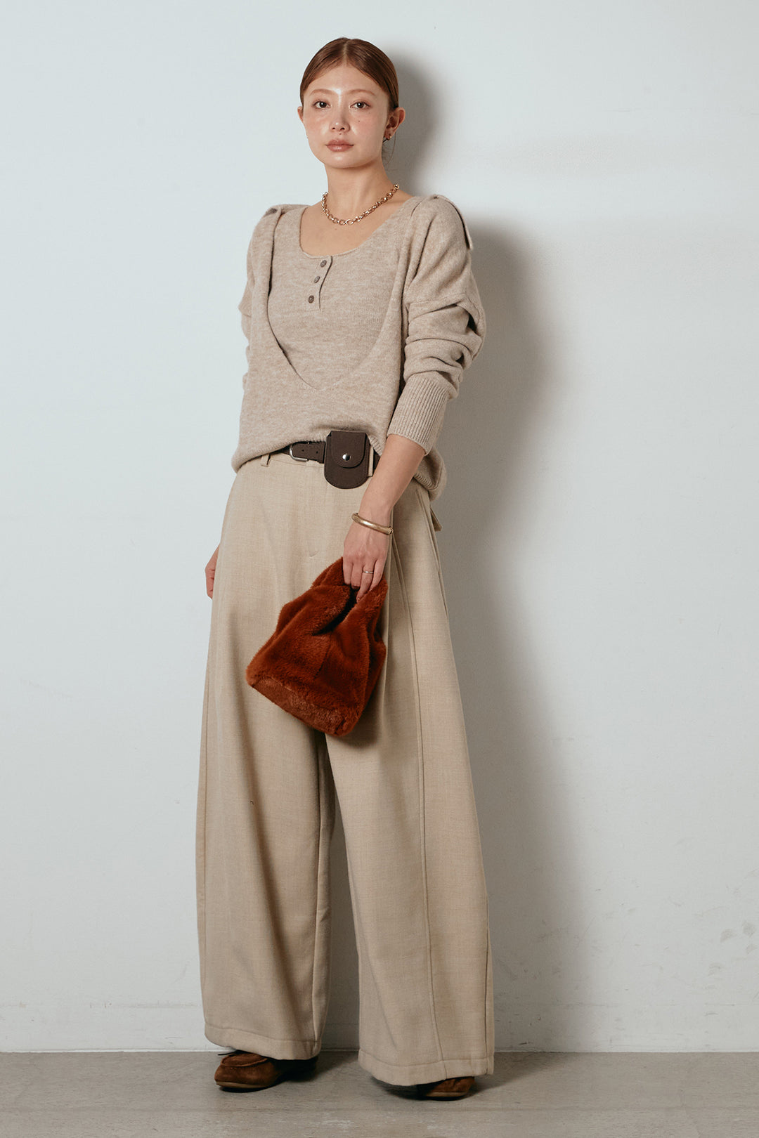 [SET]襟付きレイヤードニットトップス+ポーチベルト付きカーブパンツ(2set)