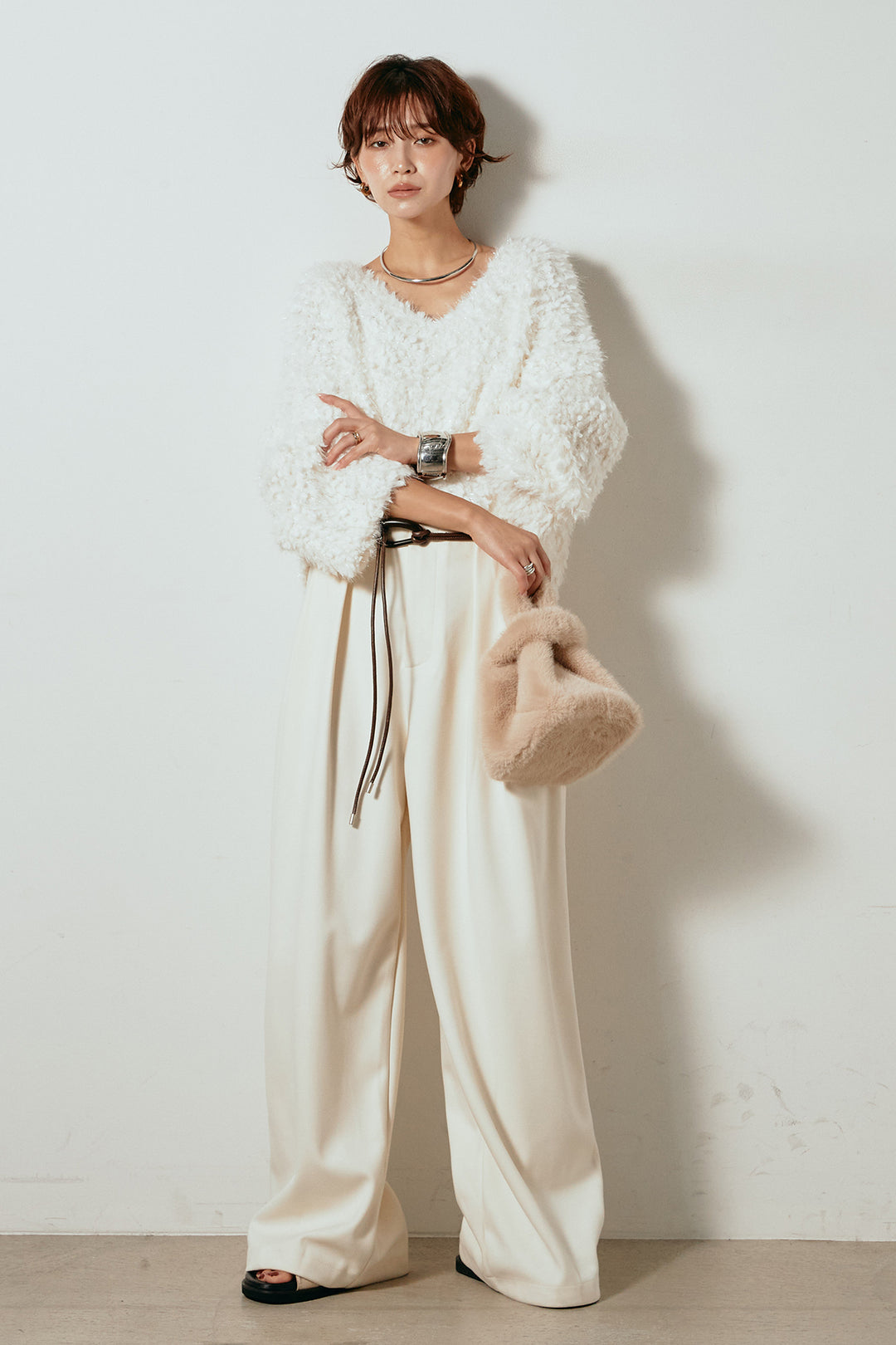 [SET]深Vネックチョウチョヤーンニットトップス+細フェイクレザーベルト付きワイドタックパンツ(2set)