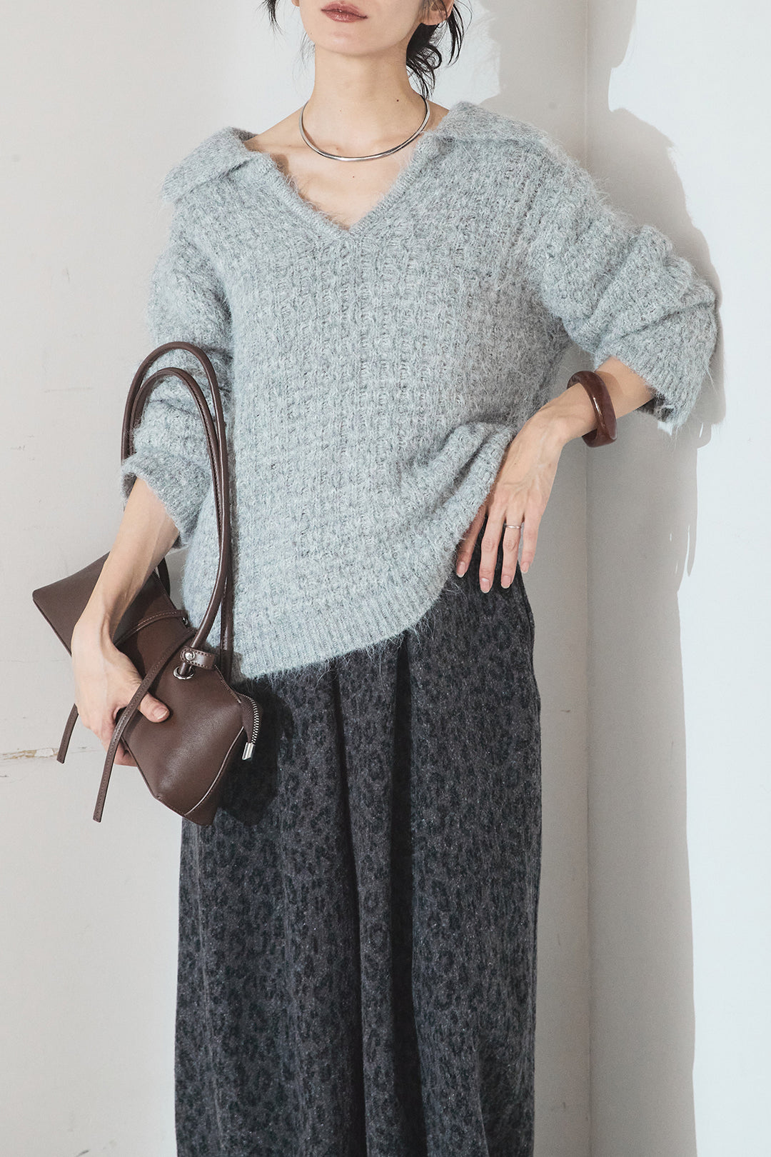 [SET]襟付きVネックニットトップス+リラックスレオパード柄ワイドパンツ(2set)