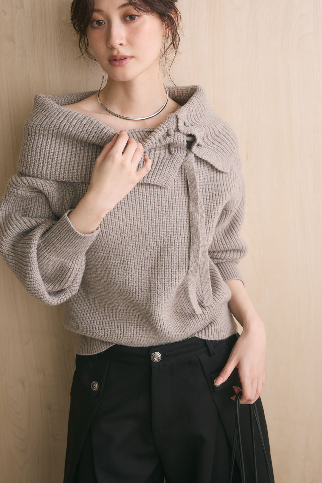 [SET]サイドリボンデザインオフショルニット+サイドボタンタックバレルカーブパンツ(2set)