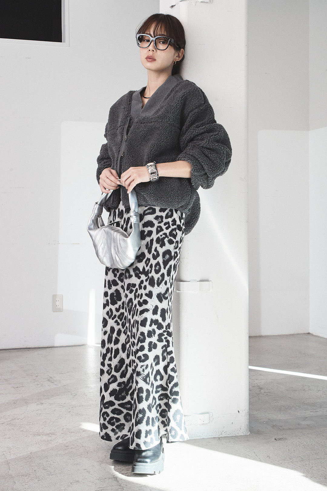 [SET]ノーカラーリブボアアウター+レオパードサテンナロースカート(2set)