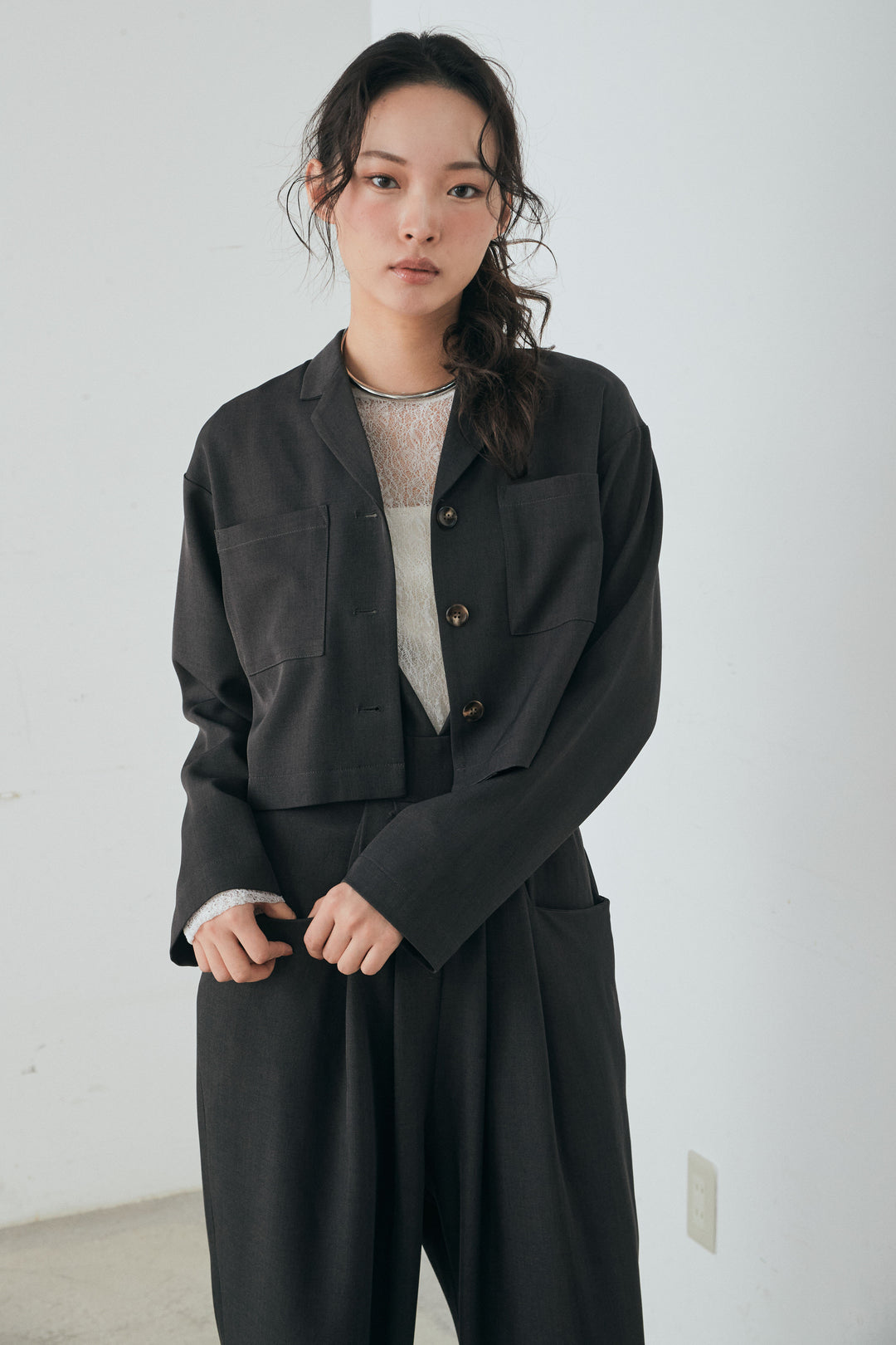 バックジップデザインショートツイルジャケット