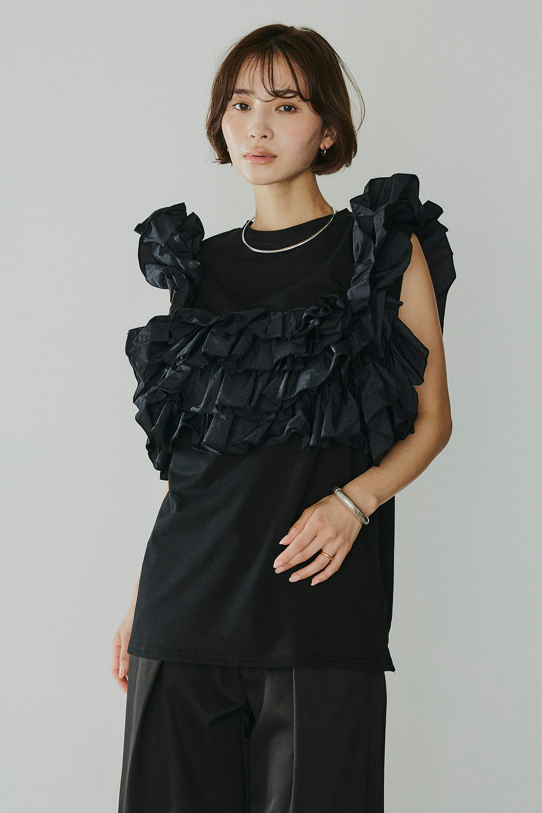 [SET]天竺ナイロンドッキングビスチェ風トップス+ニーサイドタックウエストドロスパンツ(2set)