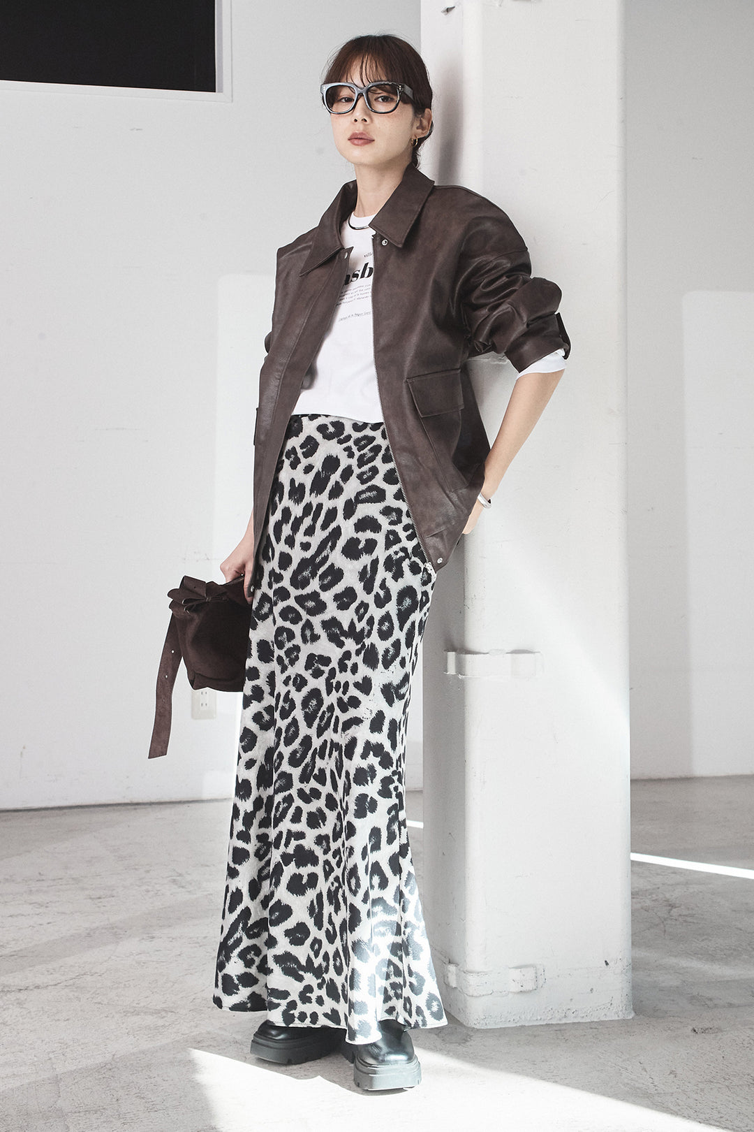 [SET]レザーライクオーバーサイズブルゾン+レオパードサテンナロースカート(2set)